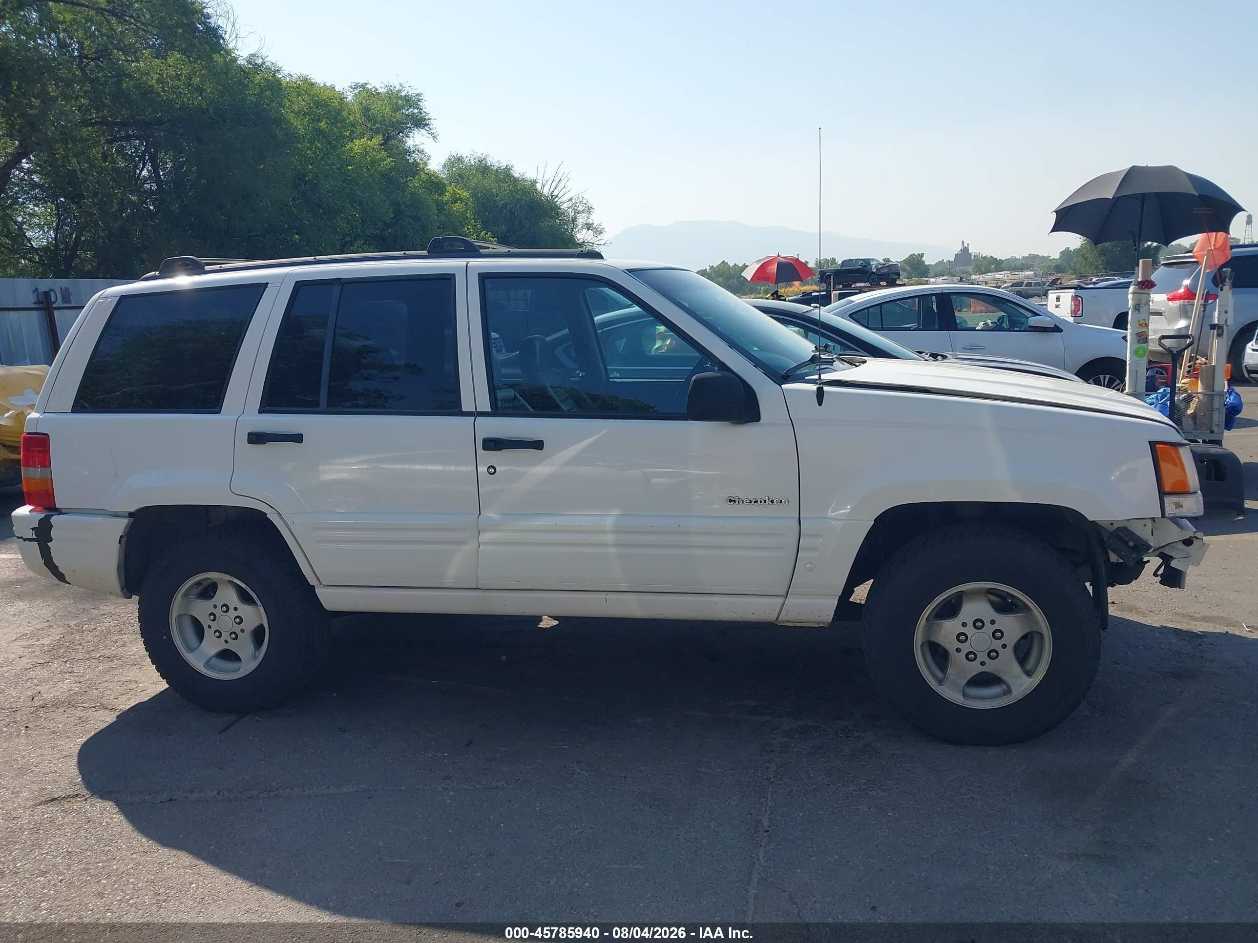 1998 Jeep Grand Cherokee Laredo White vin: 1J4FX48S9WC236246