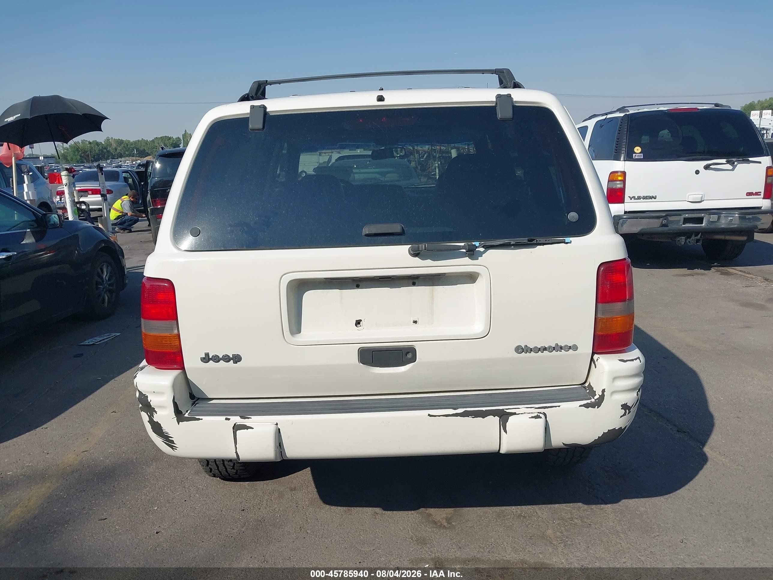 1998 Jeep Grand Cherokee Laredo White vin: 1J4FX48S9WC236246