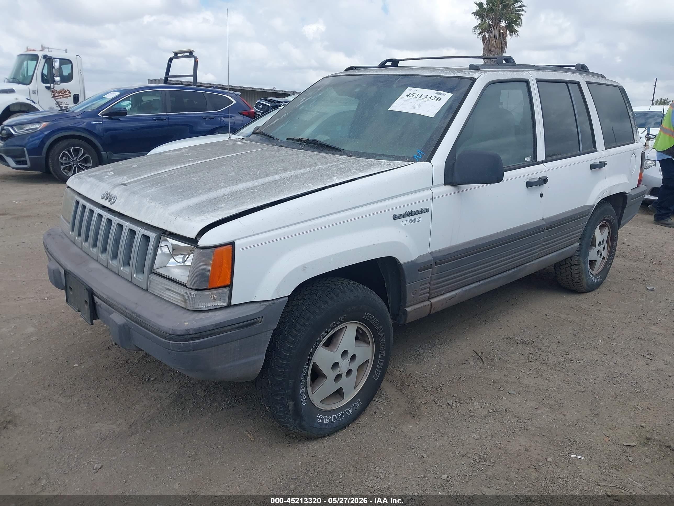 1995 Jeep Grand Cherokee Laredo White vin: 1J4FX58S1SC547847