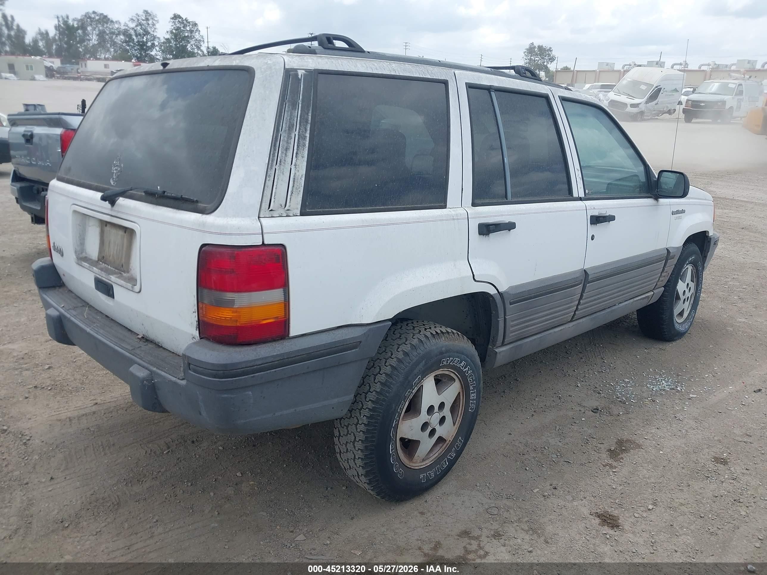 1995 Jeep Grand Cherokee Laredo White vin: 1J4FX58S1SC547847