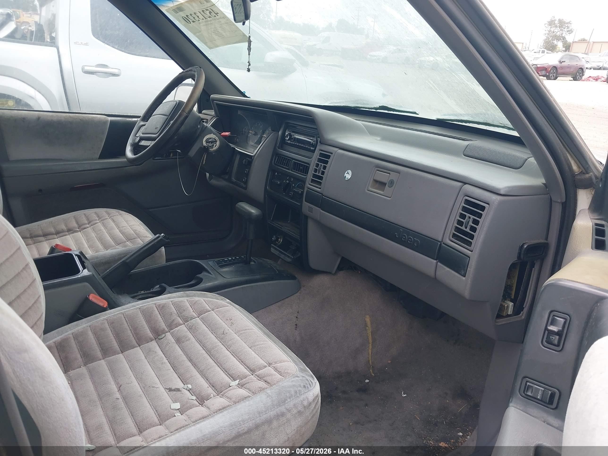 1995 Jeep Grand Cherokee Laredo White vin: 1J4FX58S1SC547847