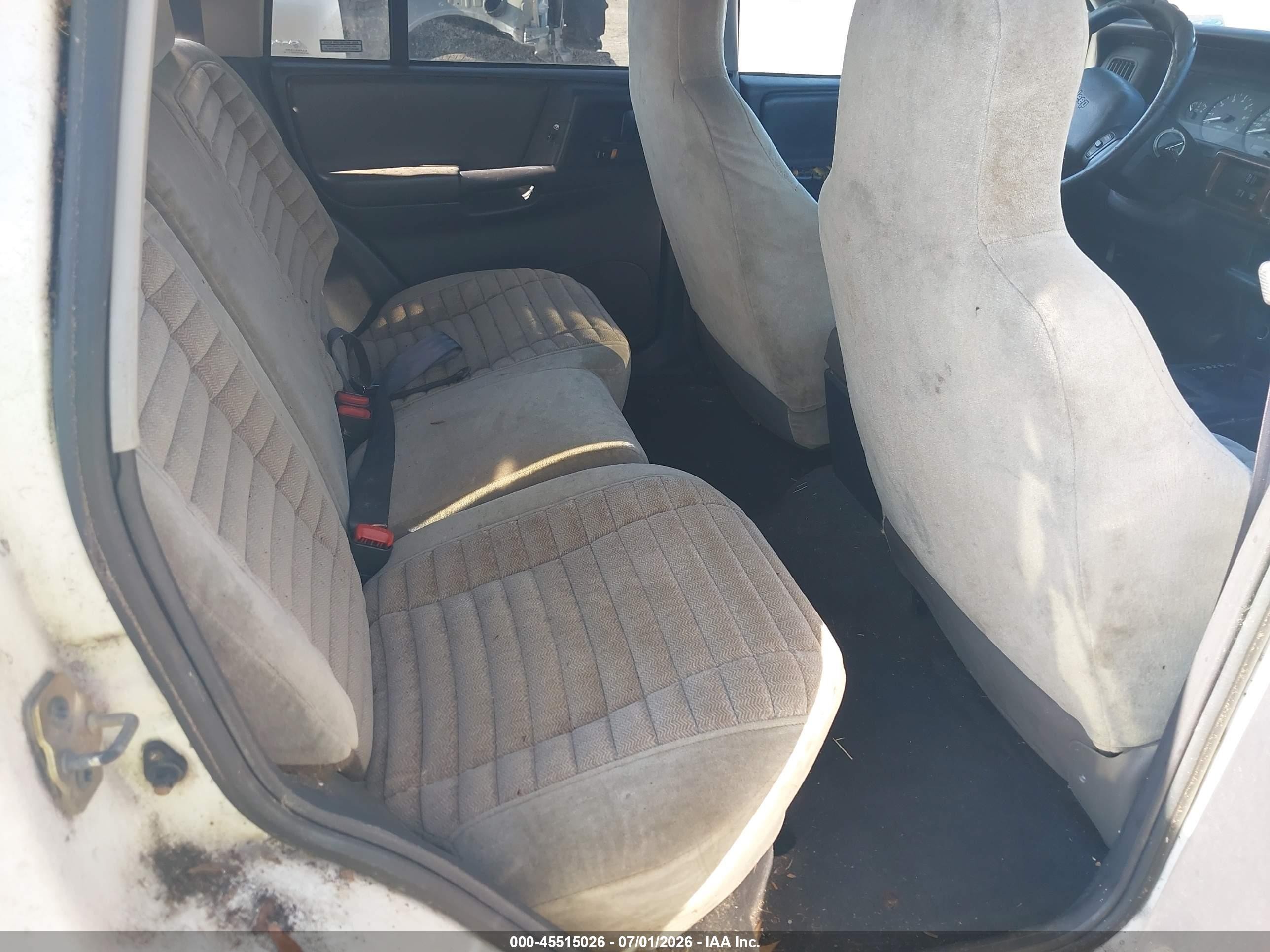 1997 Jeep Grand Cherokee Laredo/tsi White vin: 1J4FX58S2VC730906