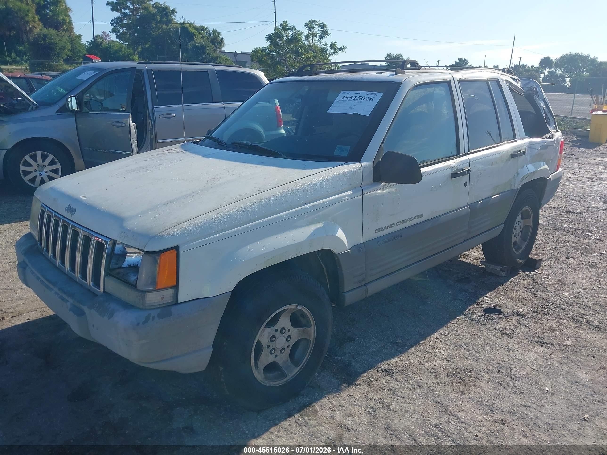 1997 Jeep Grand Cherokee Laredo/tsi White vin: 1J4FX58S2VC730906