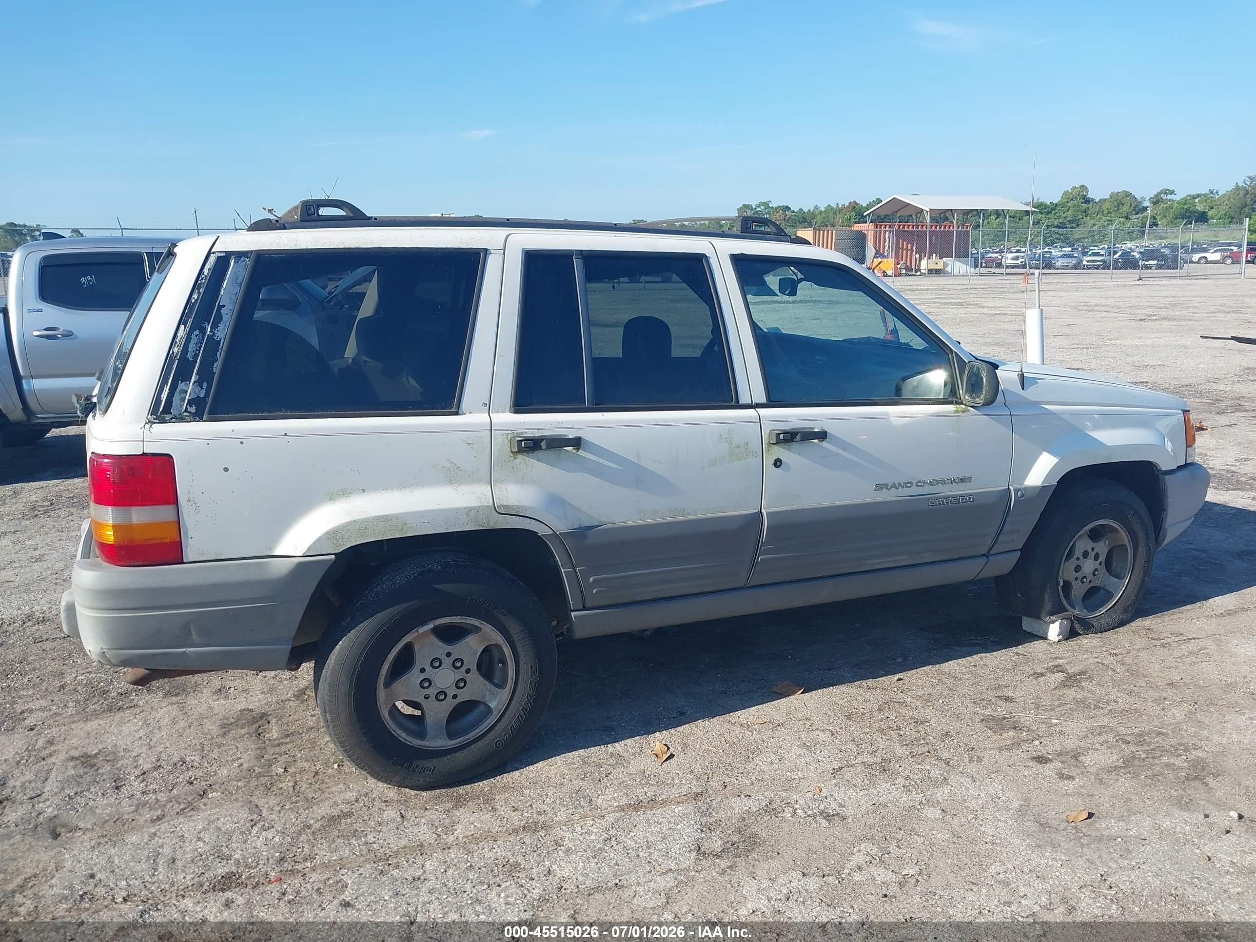 1997 Jeep Grand Cherokee Laredo/tsi White vin: 1J4FX58S2VC730906