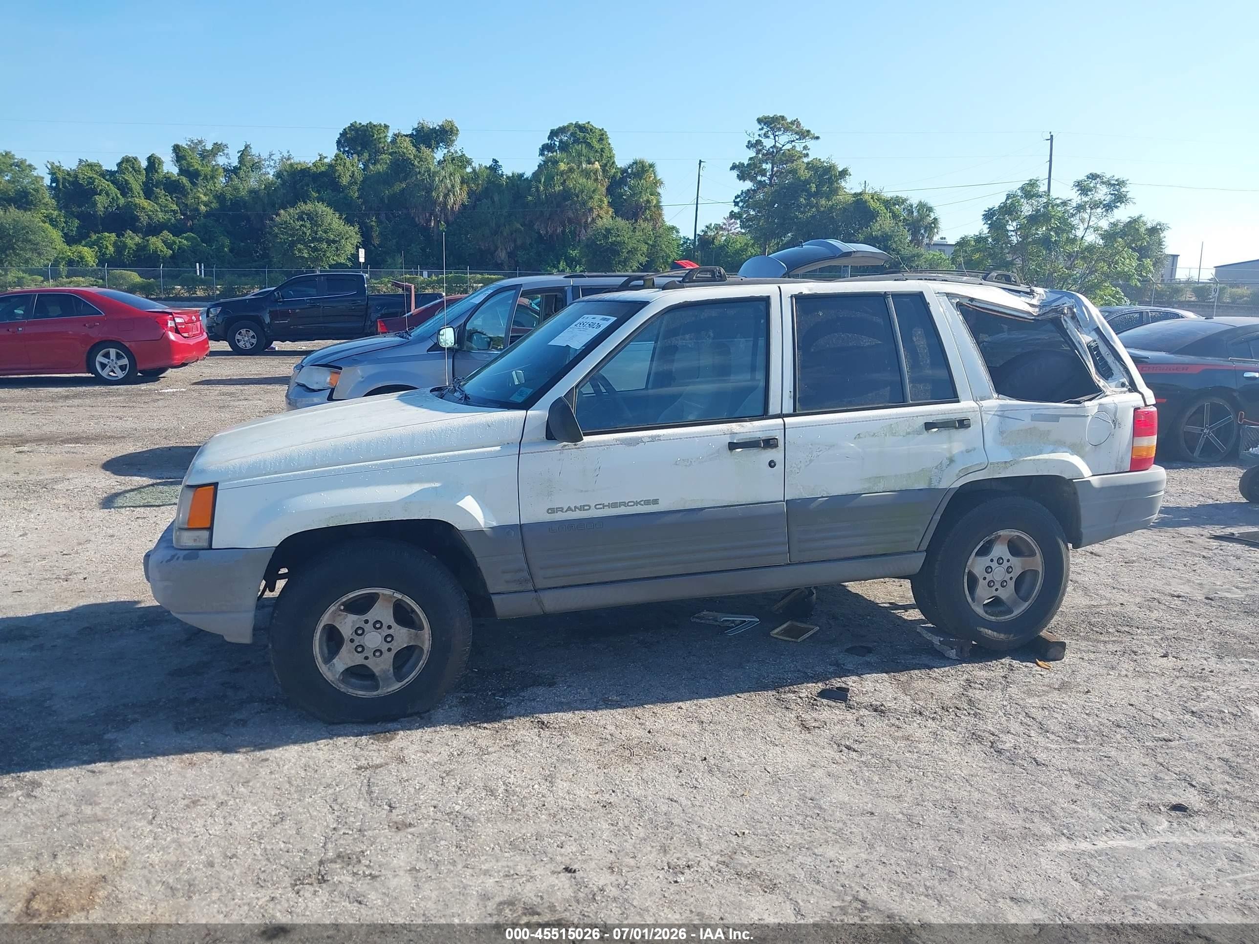 1997 Jeep Grand Cherokee Laredo/tsi White vin: 1J4FX58S2VC730906