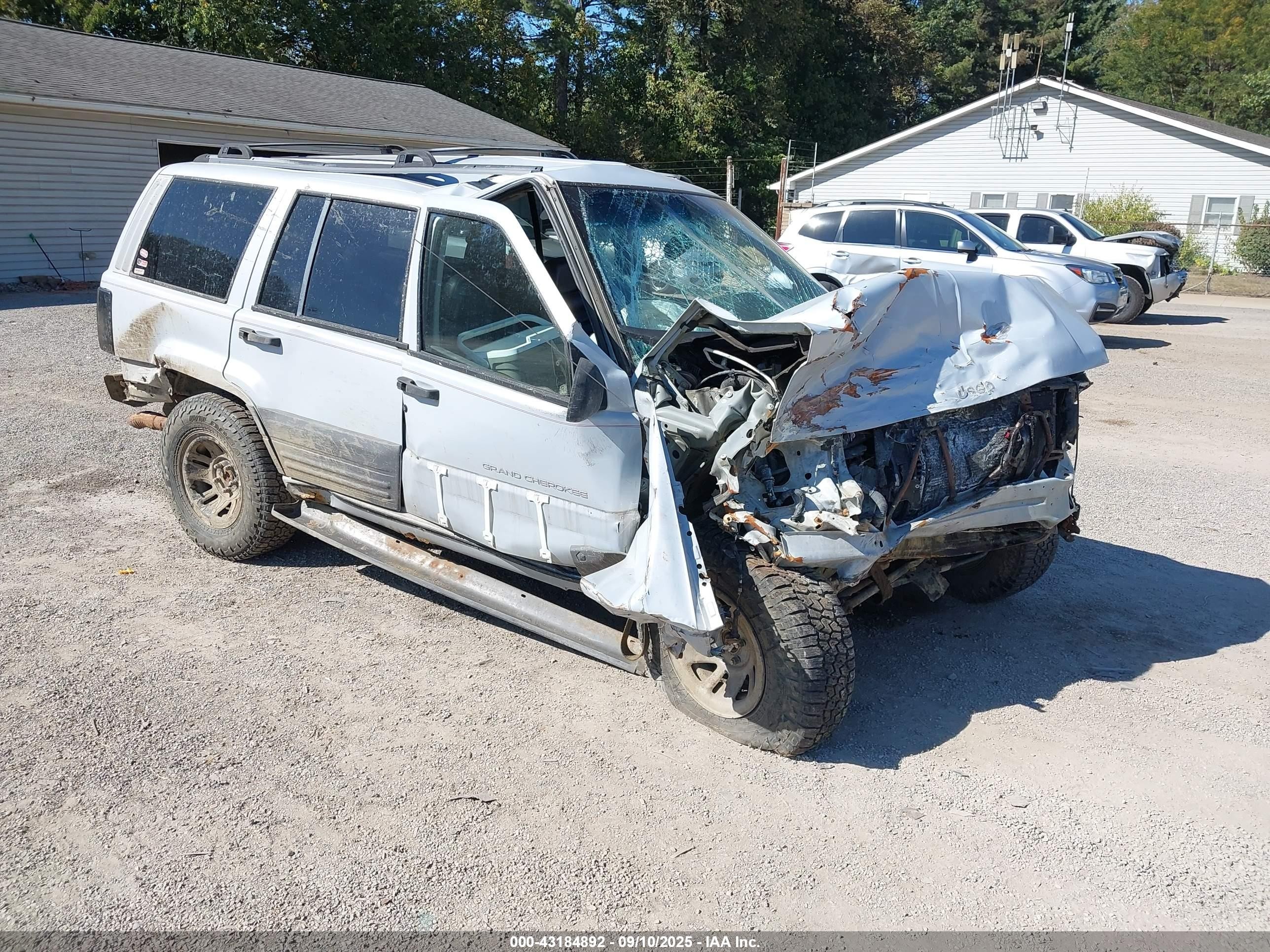 1996 Jeep Grand Cherokee Laredo Silver vin: 1J4FX58S3TC162145