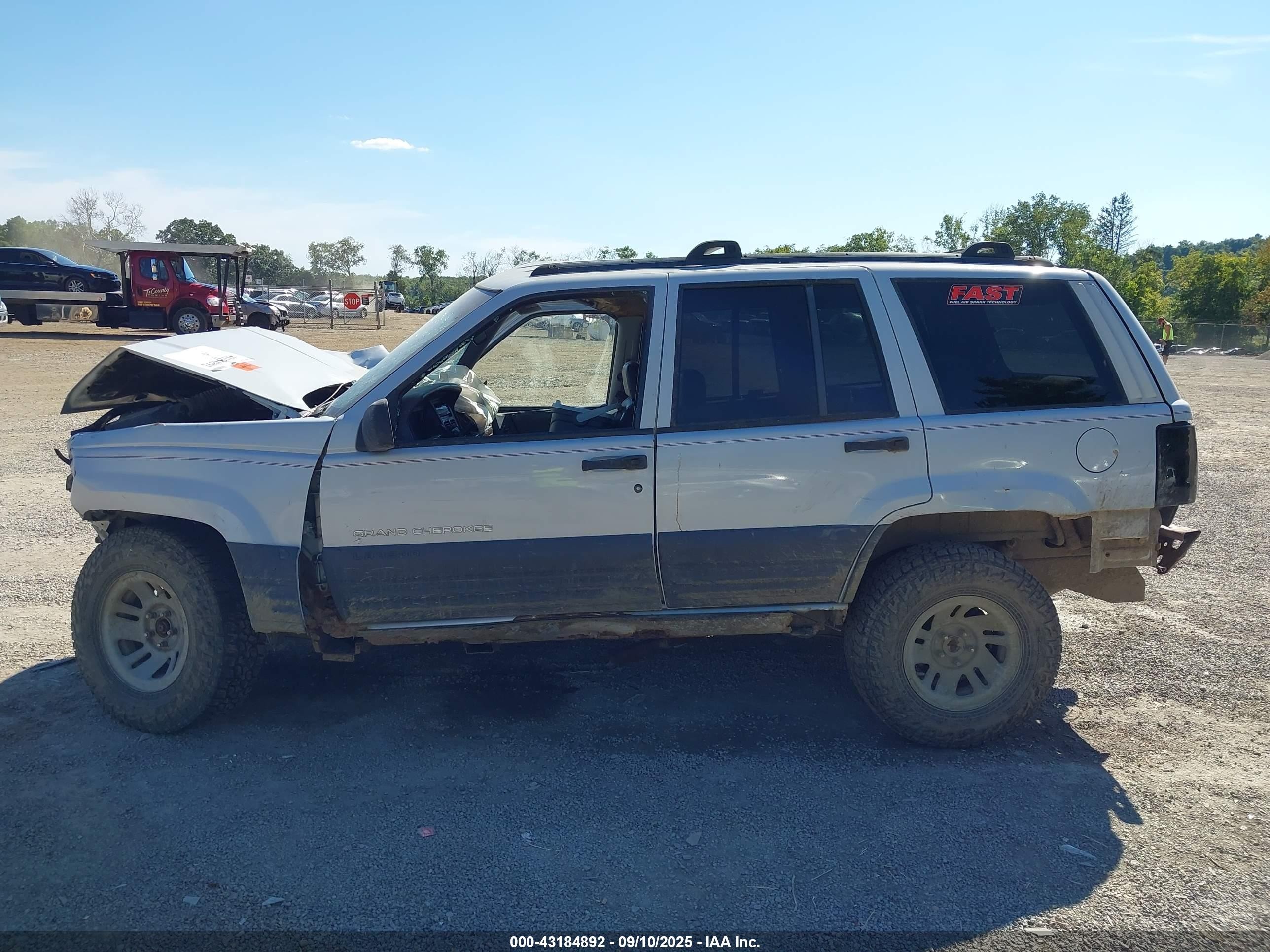 1996 Jeep Grand Cherokee Laredo Silver vin: 1J4FX58S3TC162145