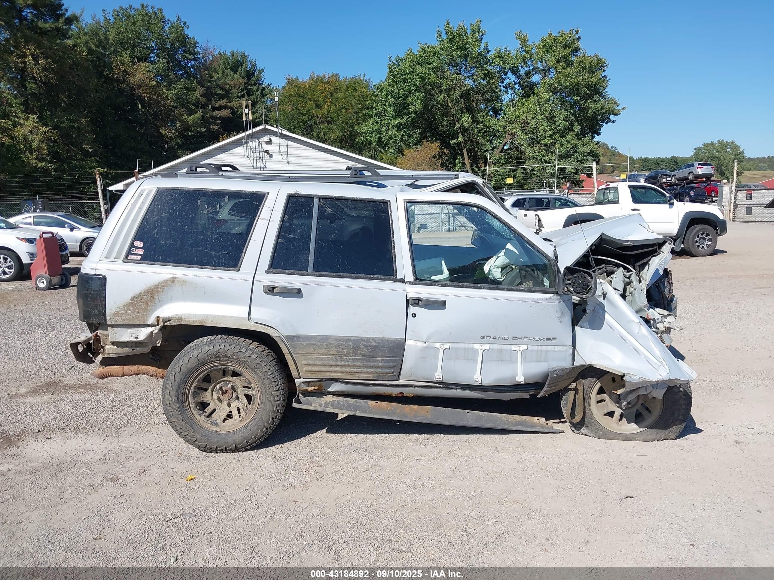 1996 Jeep Grand Cherokee Laredo Silver vin: 1J4FX58S3TC162145