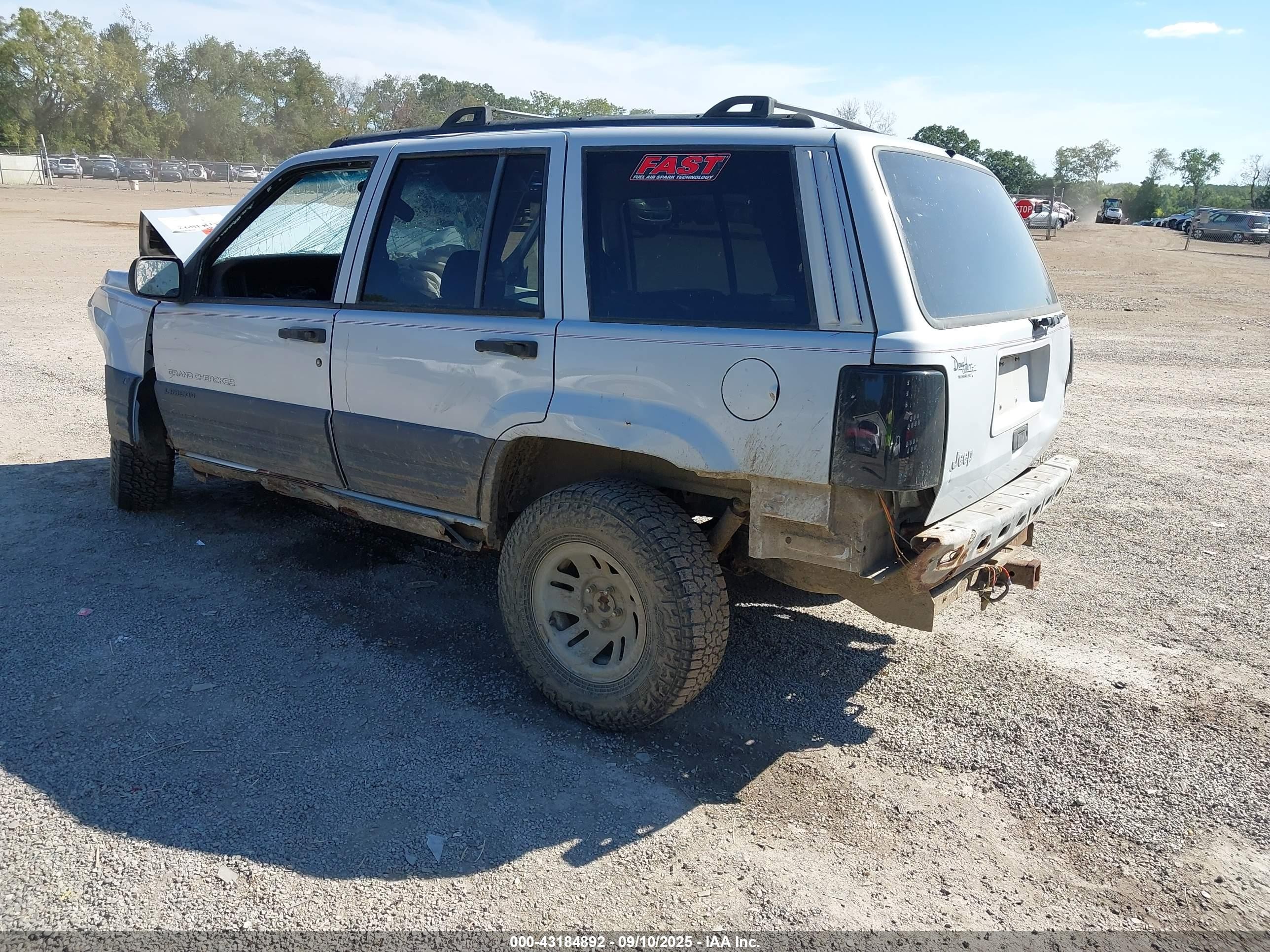 1996 Jeep Grand Cherokee Laredo Silver vin: 1J4FX58S3TC162145