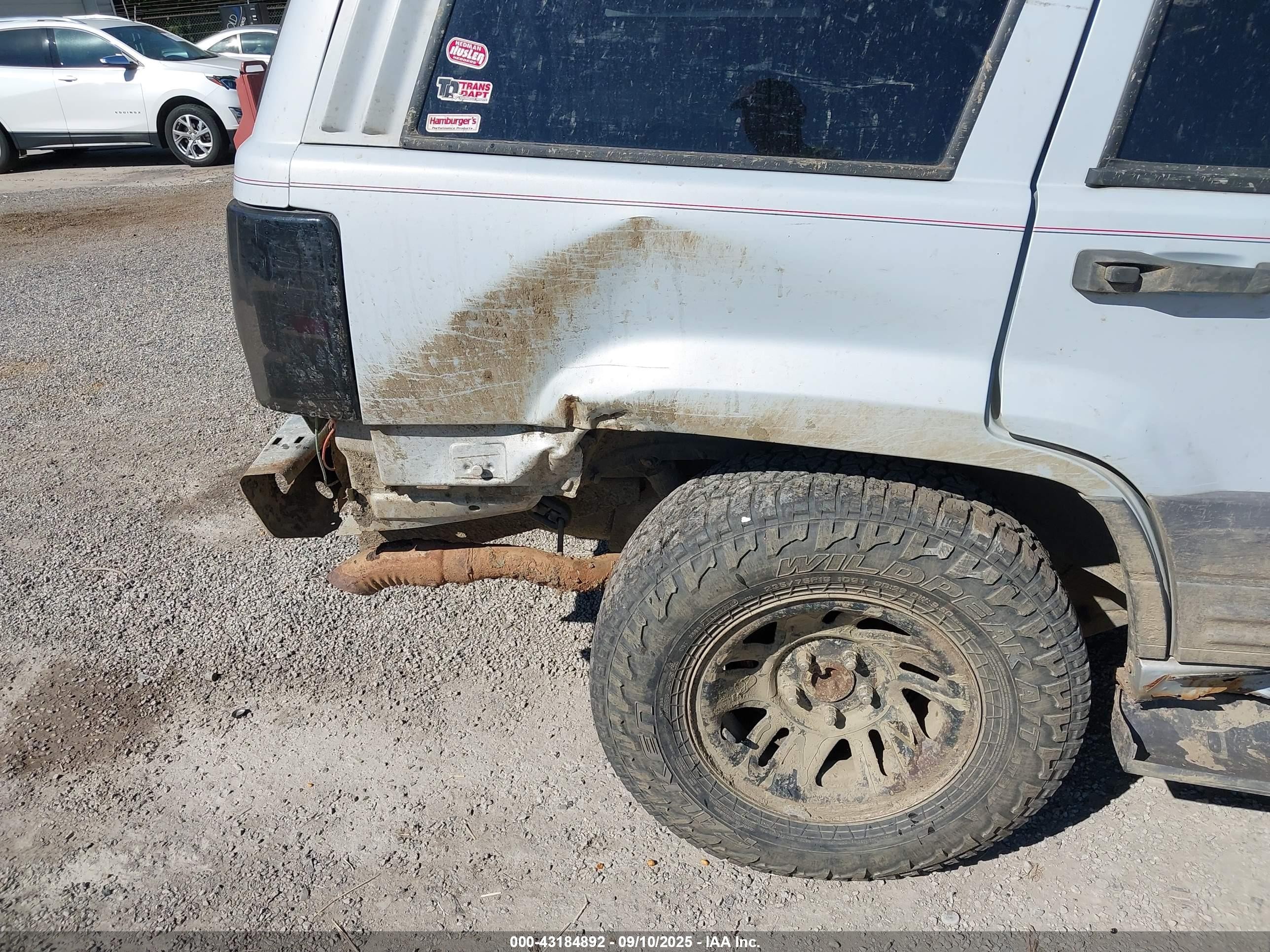 1996 Jeep Grand Cherokee Laredo Silver vin: 1J4FX58S3TC162145
