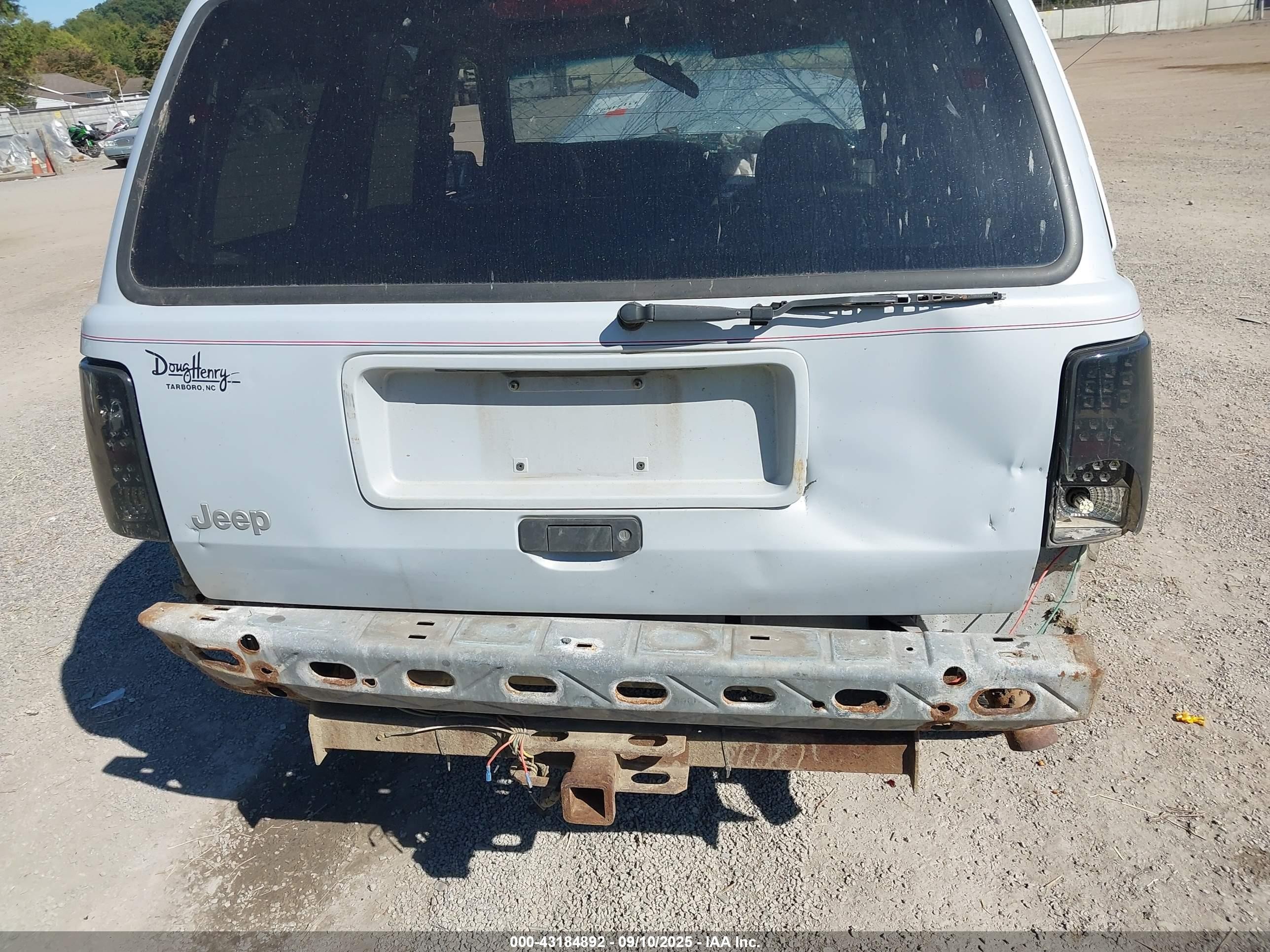 1996 Jeep Grand Cherokee Laredo Silver vin: 1J4FX58S3TC162145