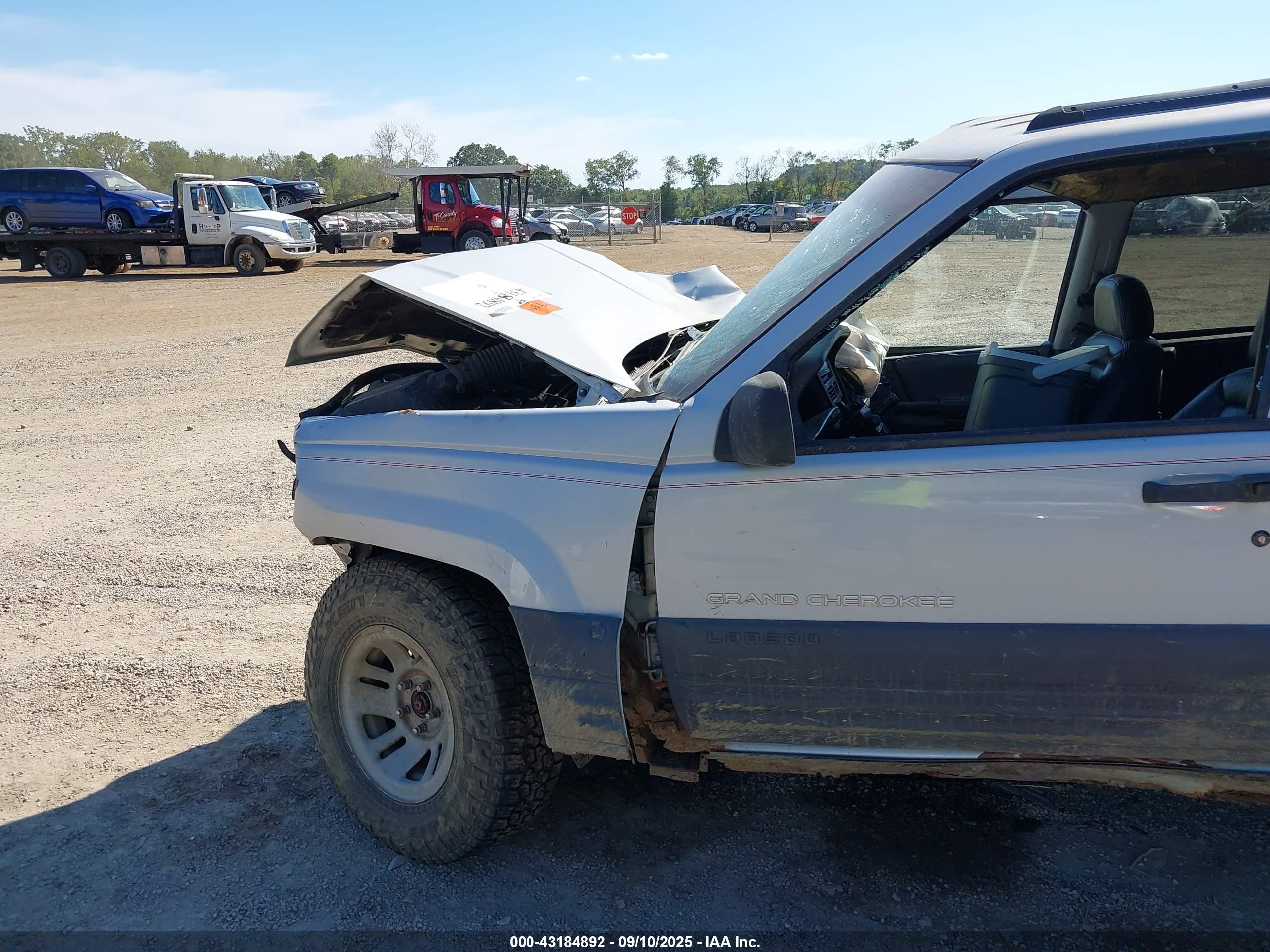 1996 Jeep Grand Cherokee Laredo Silver vin: 1J4FX58S3TC162145
