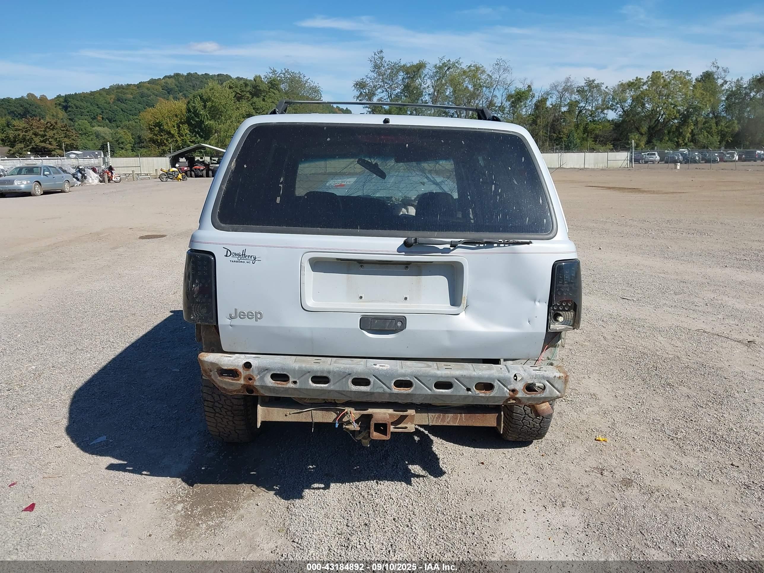 1996 Jeep Grand Cherokee Laredo Silver vin: 1J4FX58S3TC162145