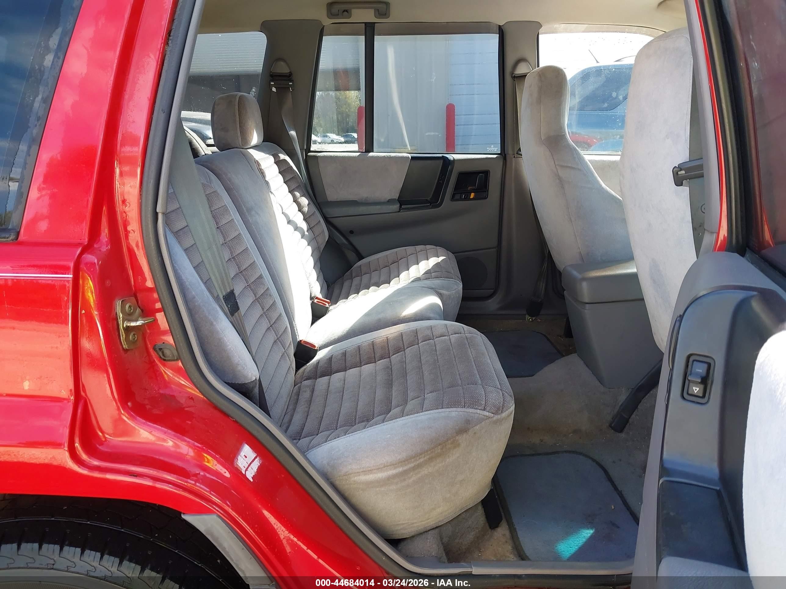 1995 Jeep Grand Cherokee Laredo Red vin: 1J4FX58S6SC680166