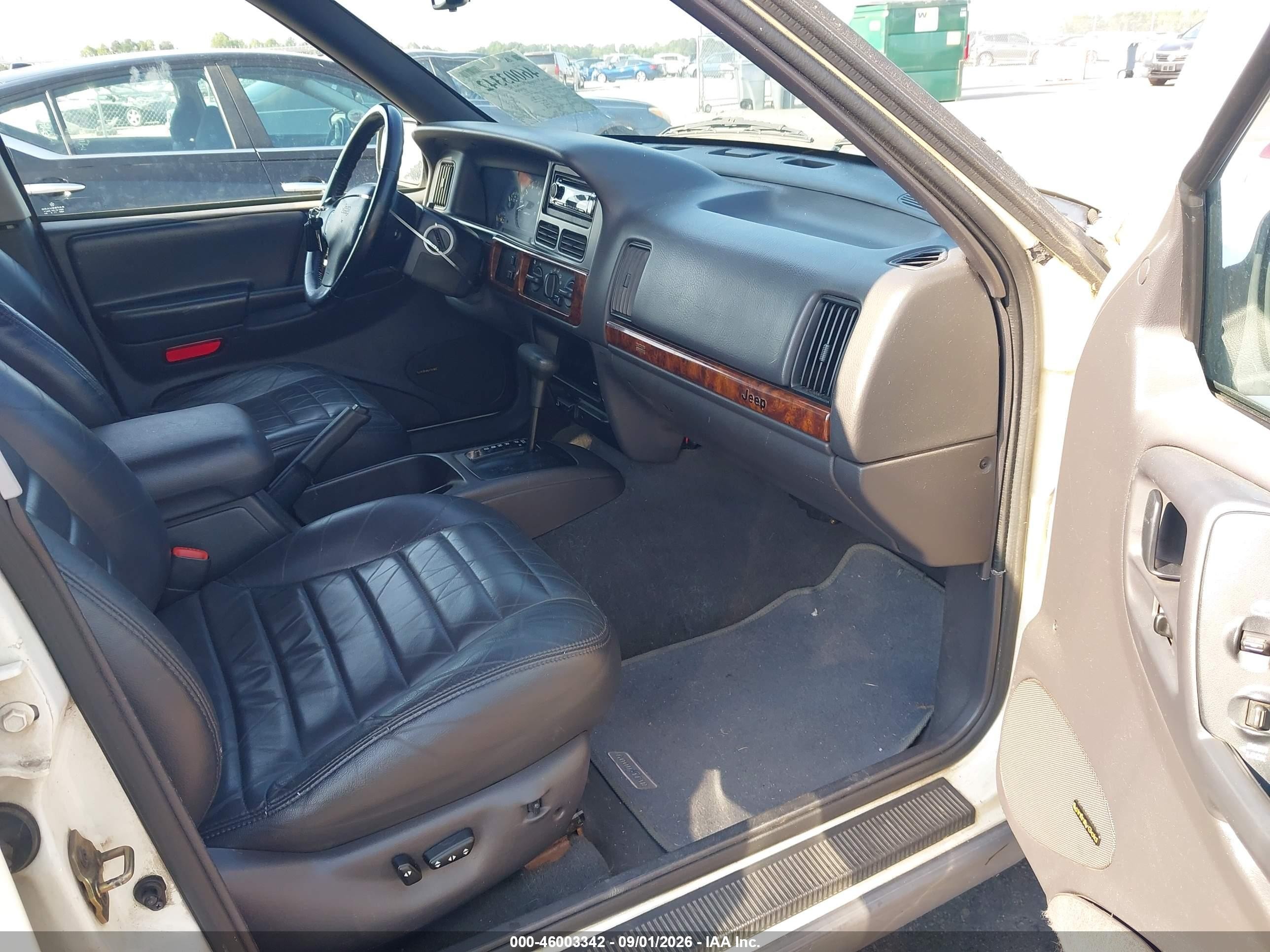 1997 Jeep Grand Cherokee Laredo/tsi White vin: 1J4FX58S7VC629764