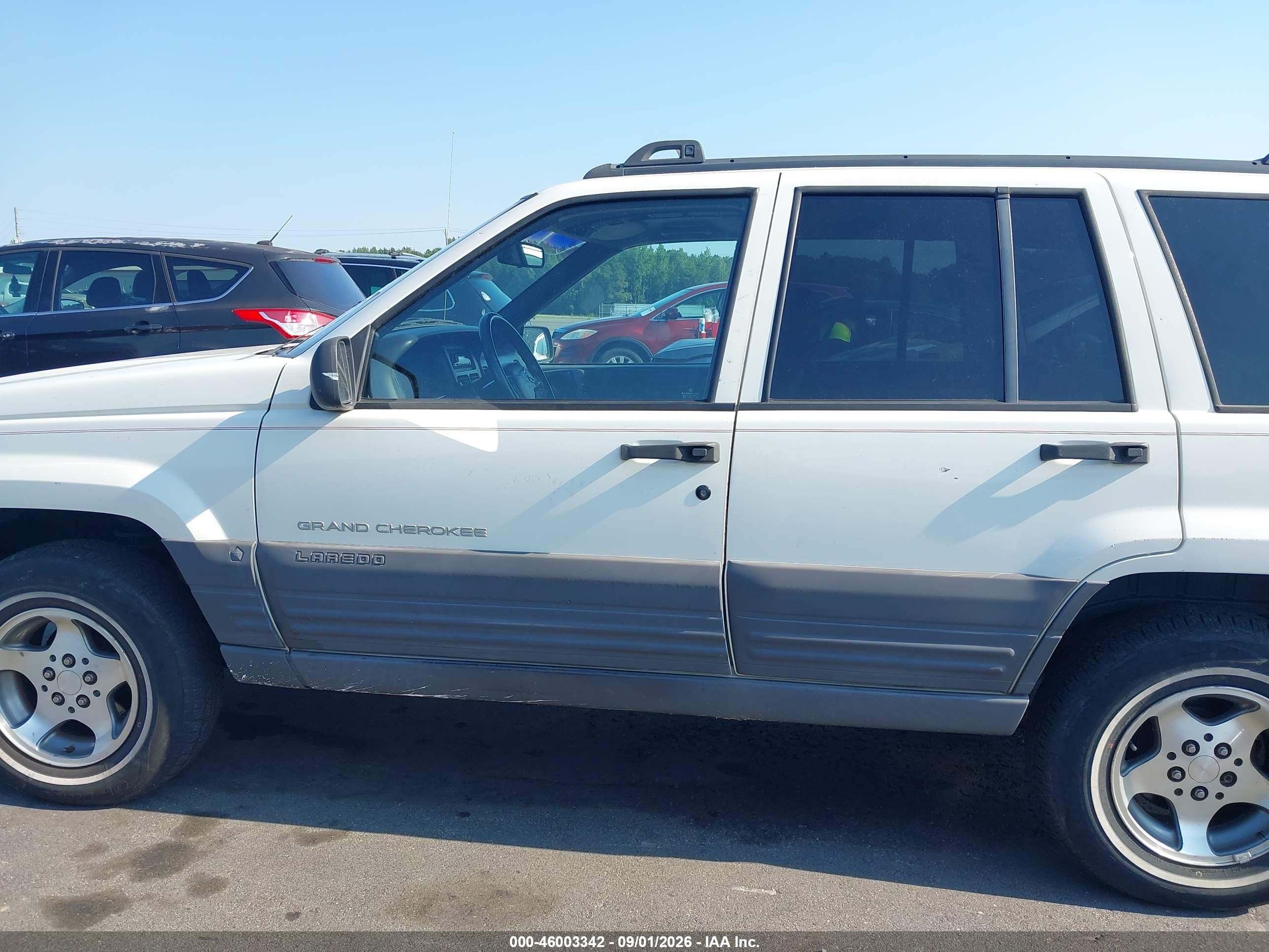 1997 Jeep Grand Cherokee Laredo/tsi White vin: 1J4FX58S7VC629764