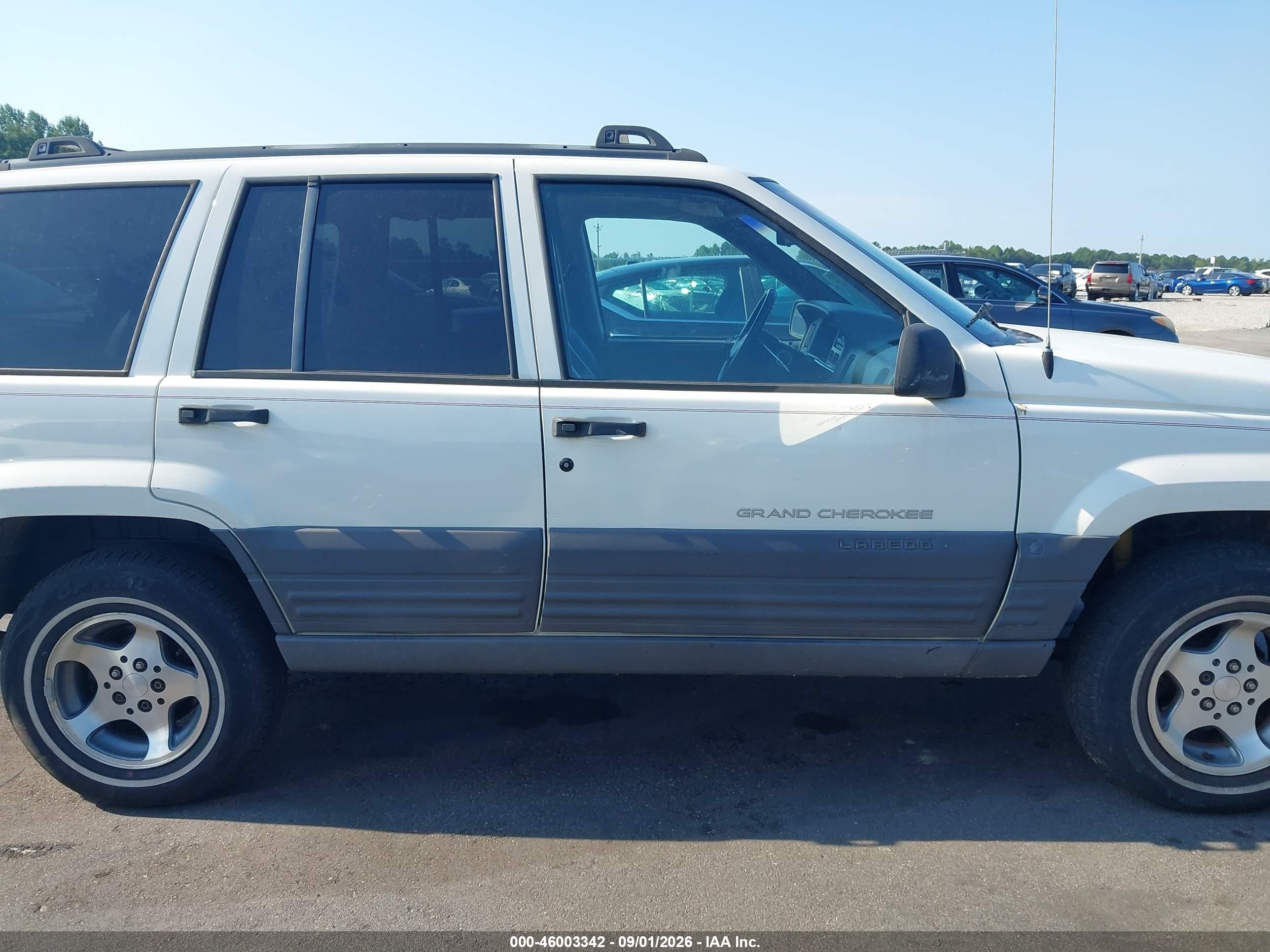 1997 Jeep Grand Cherokee Laredo/tsi White vin: 1J4FX58S7VC629764