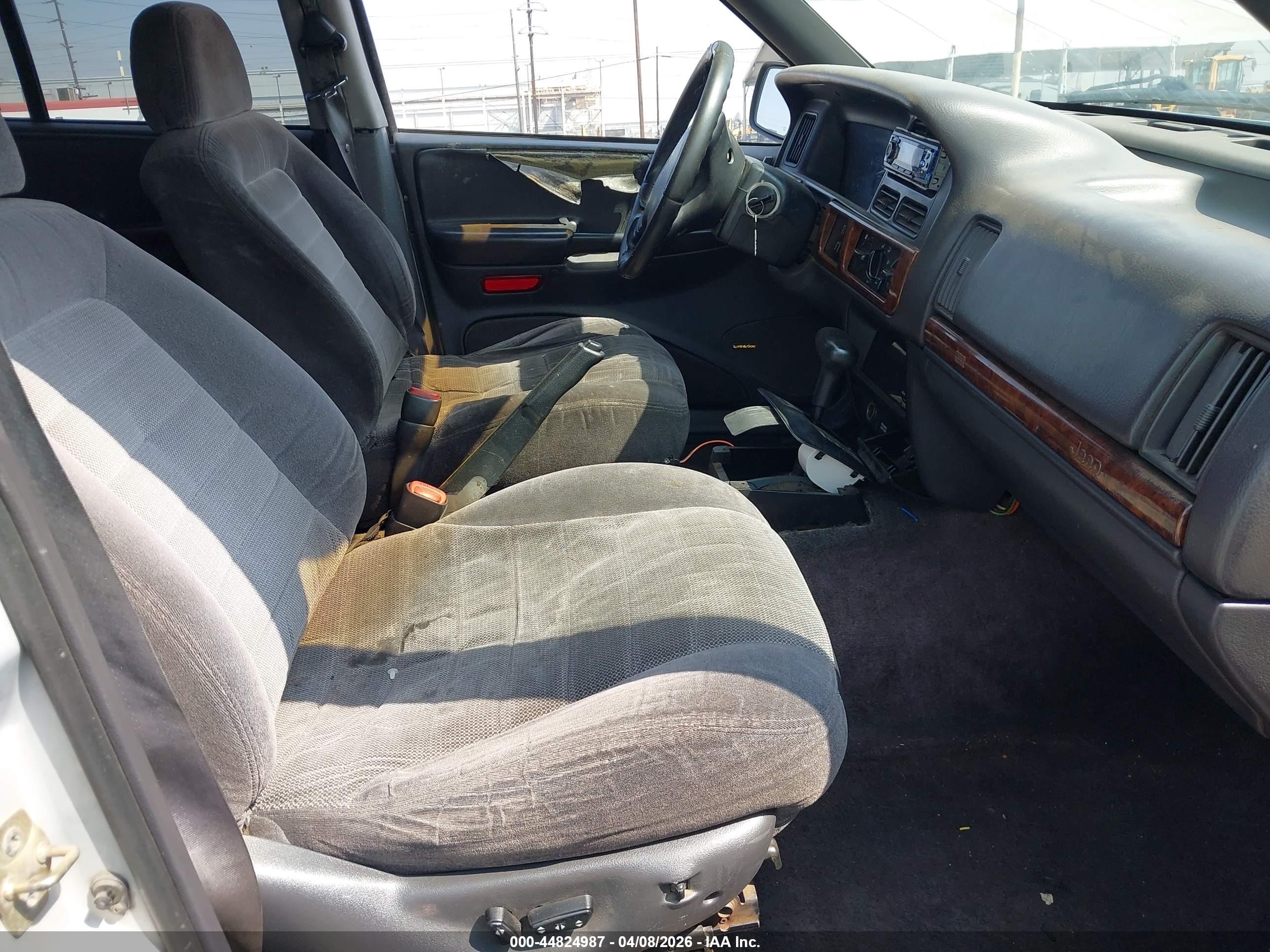 1996 Jeep Grand Cherokee Laredo Серый vin: 1J4FX58S8TC249796