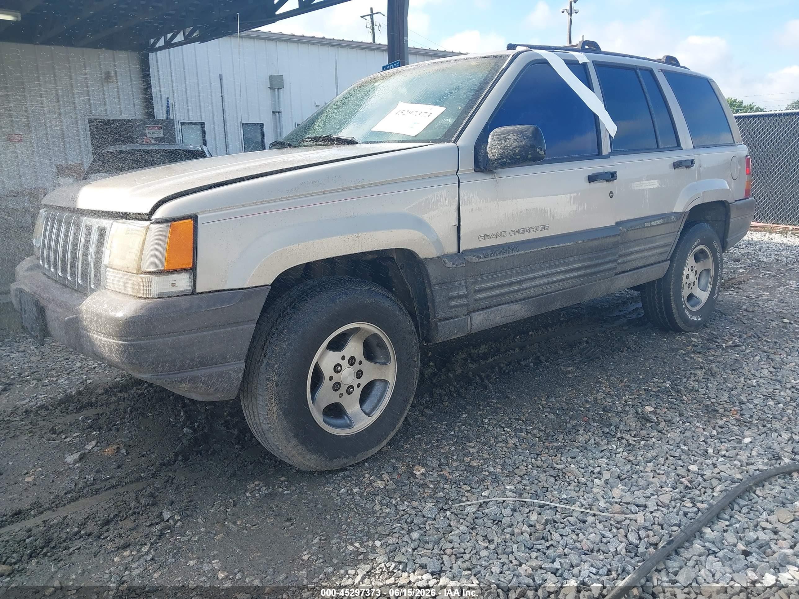 1998 Jeep Grand Cherokee Laredo Gray vin: 1J4FX58S9WC149761