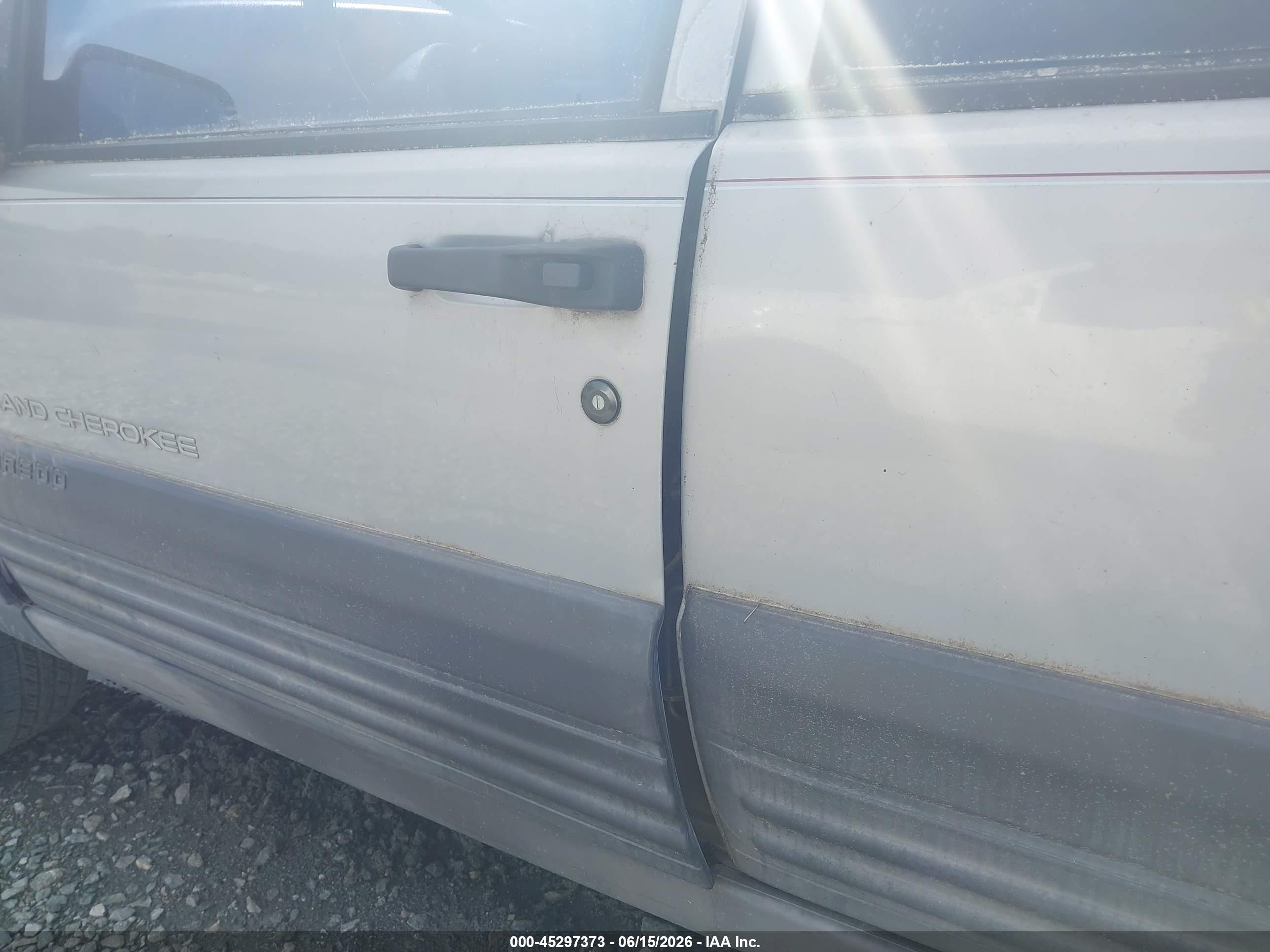 1998 Jeep Grand Cherokee Laredo Gray vin: 1J4FX58S9WC149761
