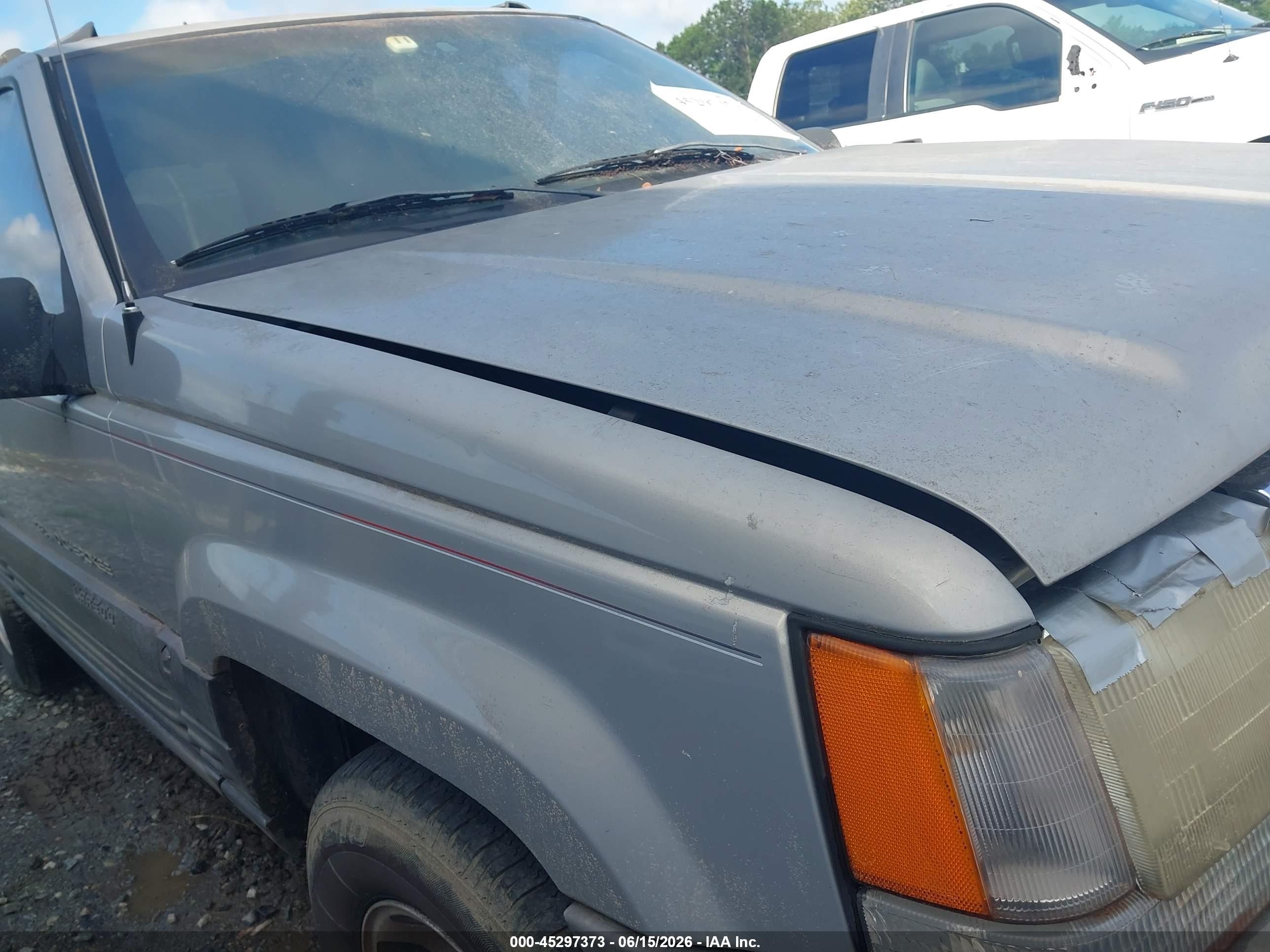1998 Jeep Grand Cherokee Laredo Gray vin: 1J4FX58S9WC149761