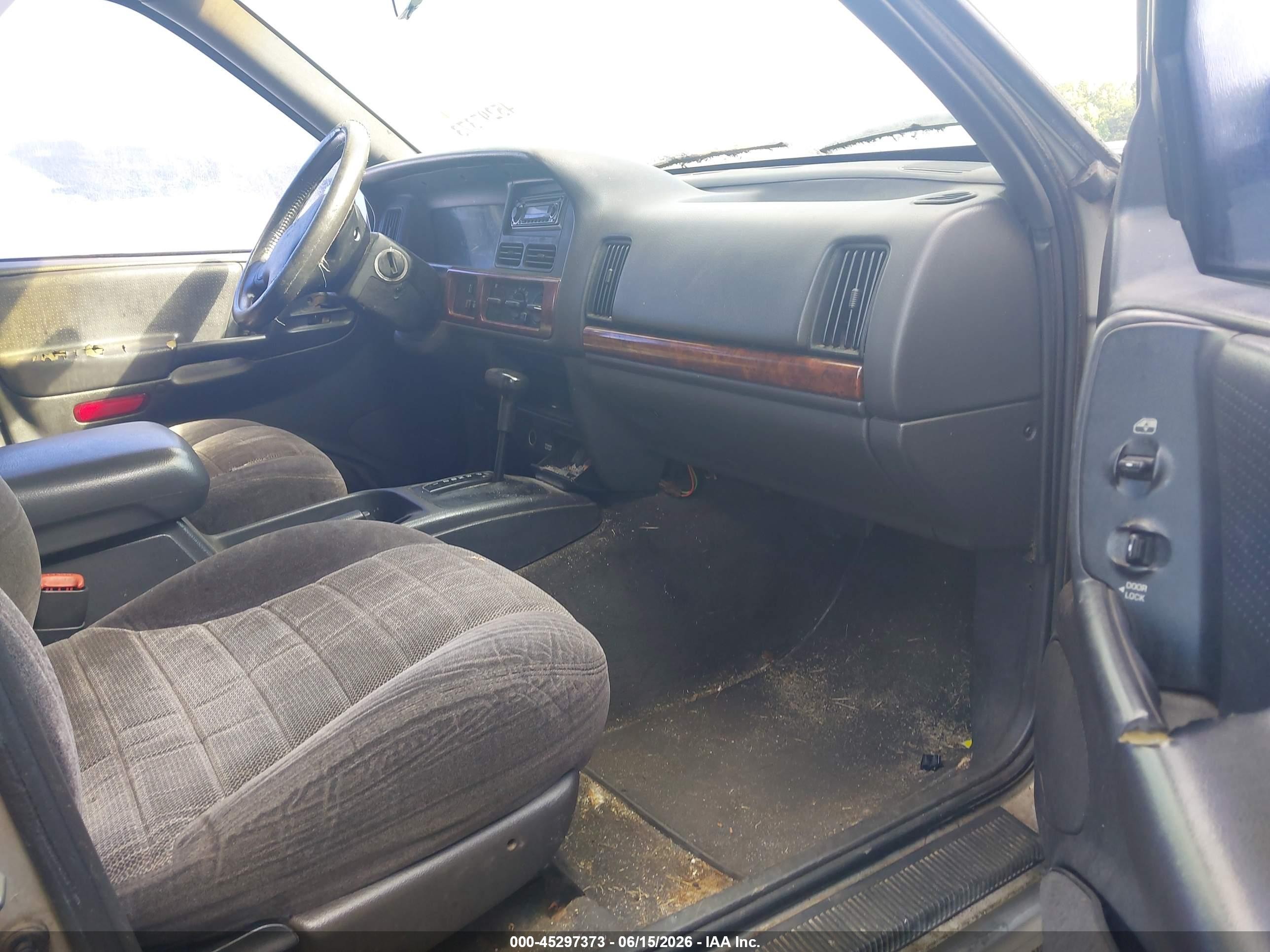 1998 Jeep Grand Cherokee Laredo Gray vin: 1J4FX58S9WC149761