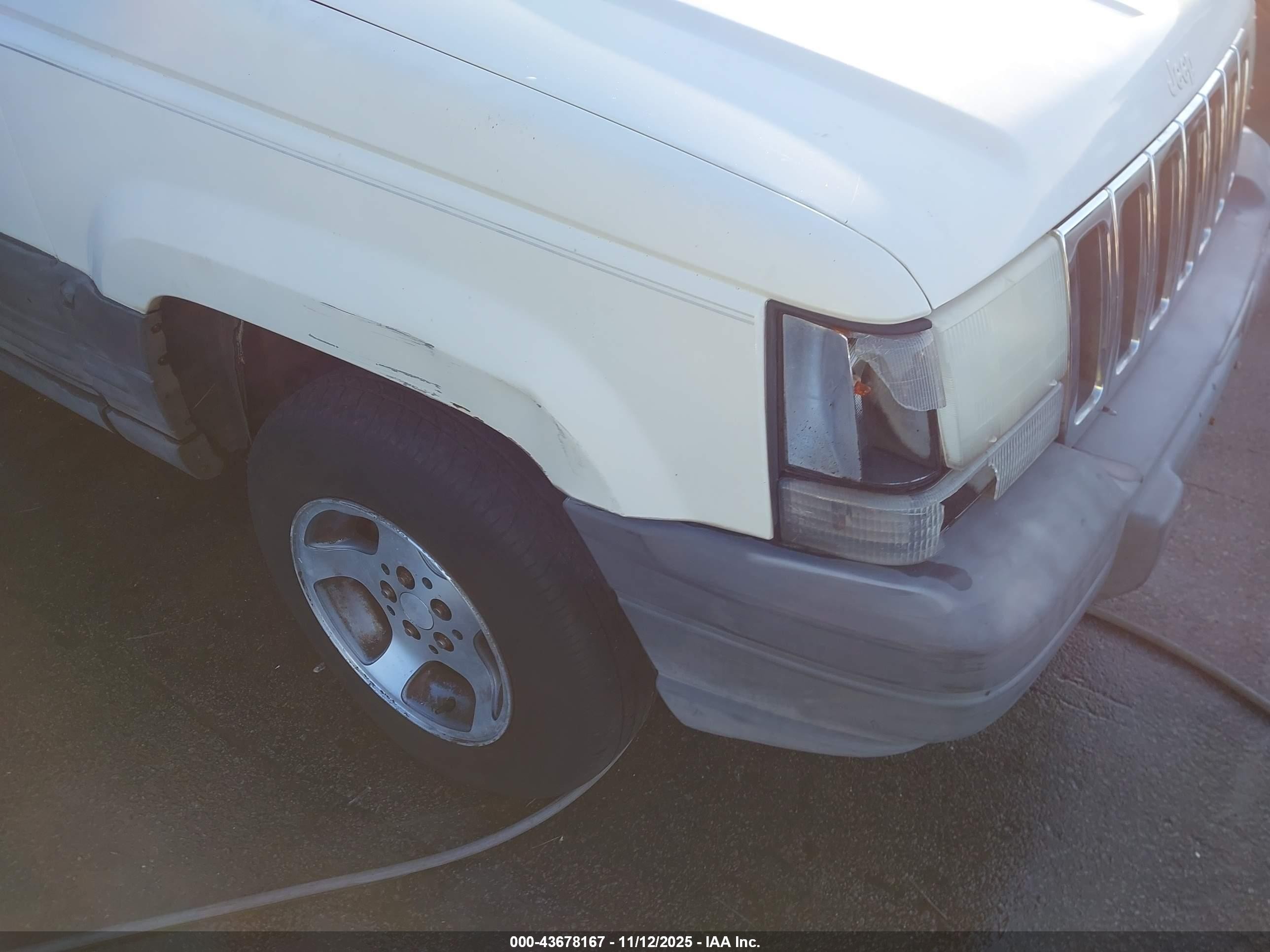 1996 Jeep Grand Cherokee Laredo White vin: 1J4FX58SXTC298997