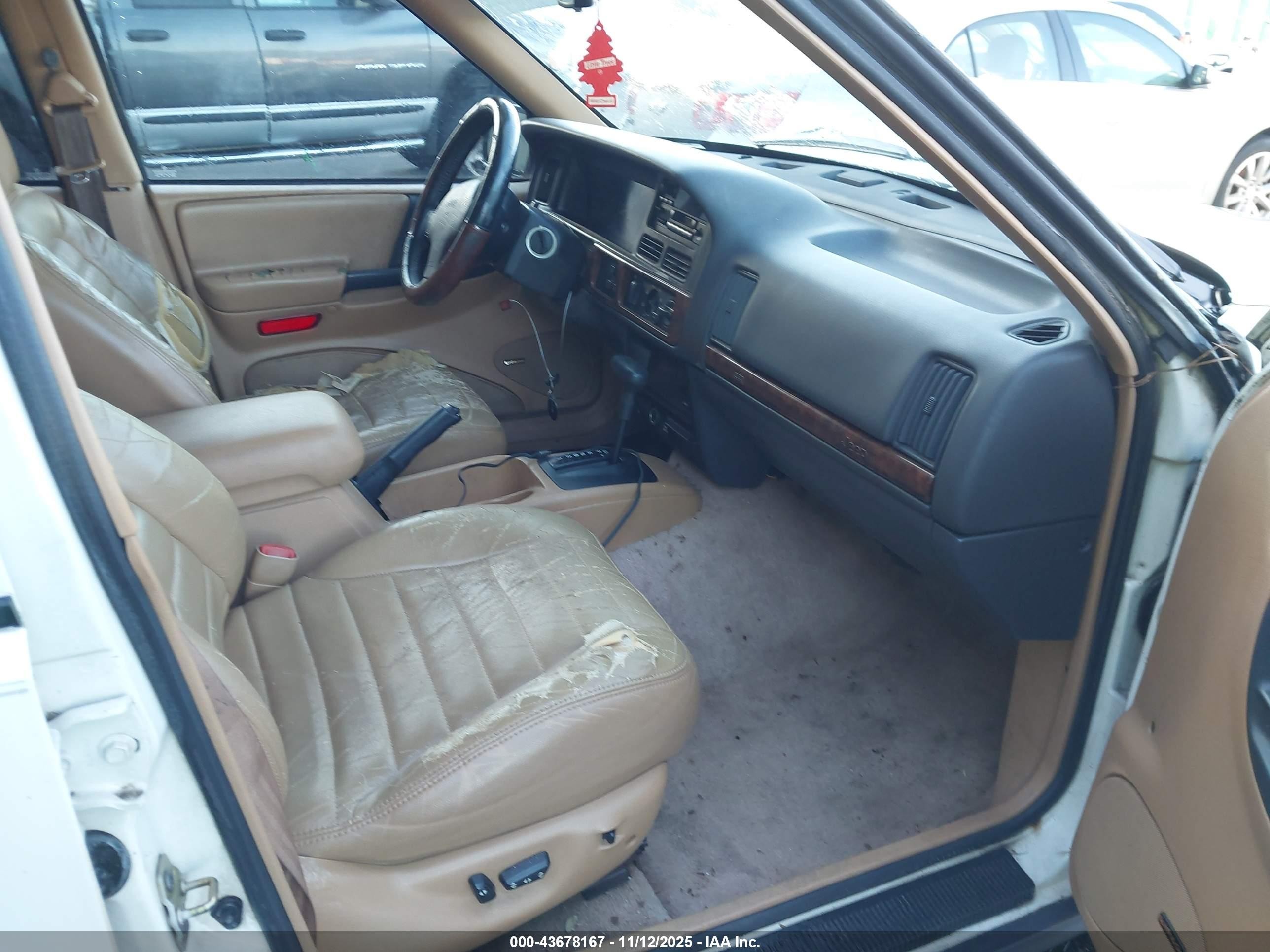 1996 Jeep Grand Cherokee Laredo White vin: 1J4FX58SXTC298997