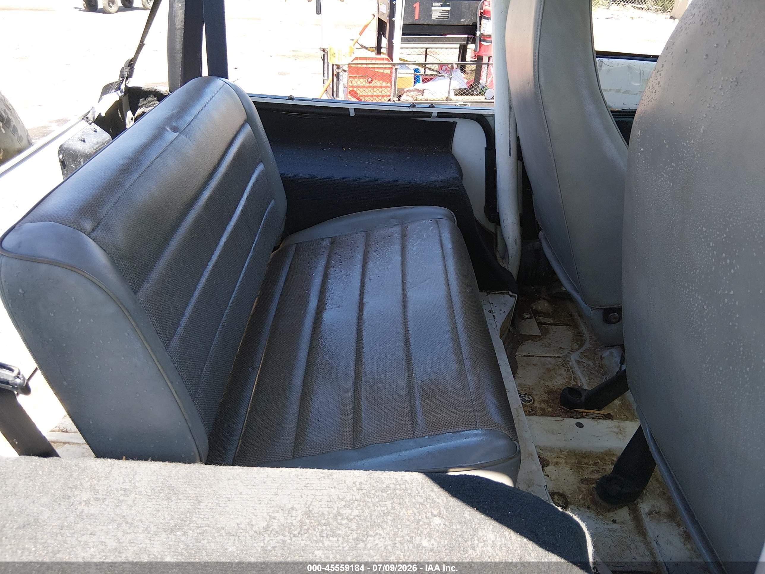 1994 Jeep Wrangler / Yj S White vin: 1J4FY19P4RP406452