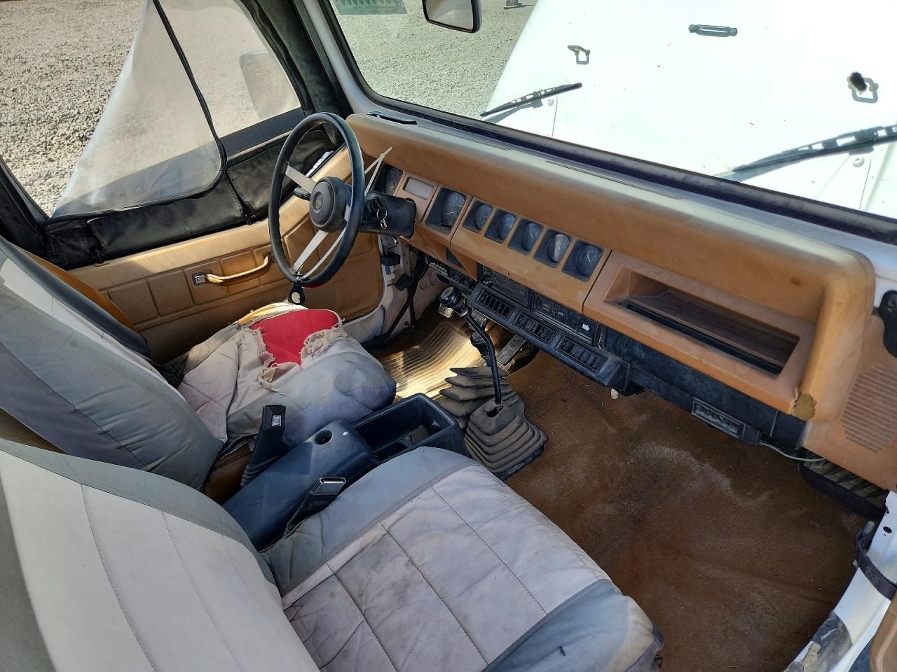 1993 Jeep Wrangler / Yj S White vin: 1J4FY19P8PP207000