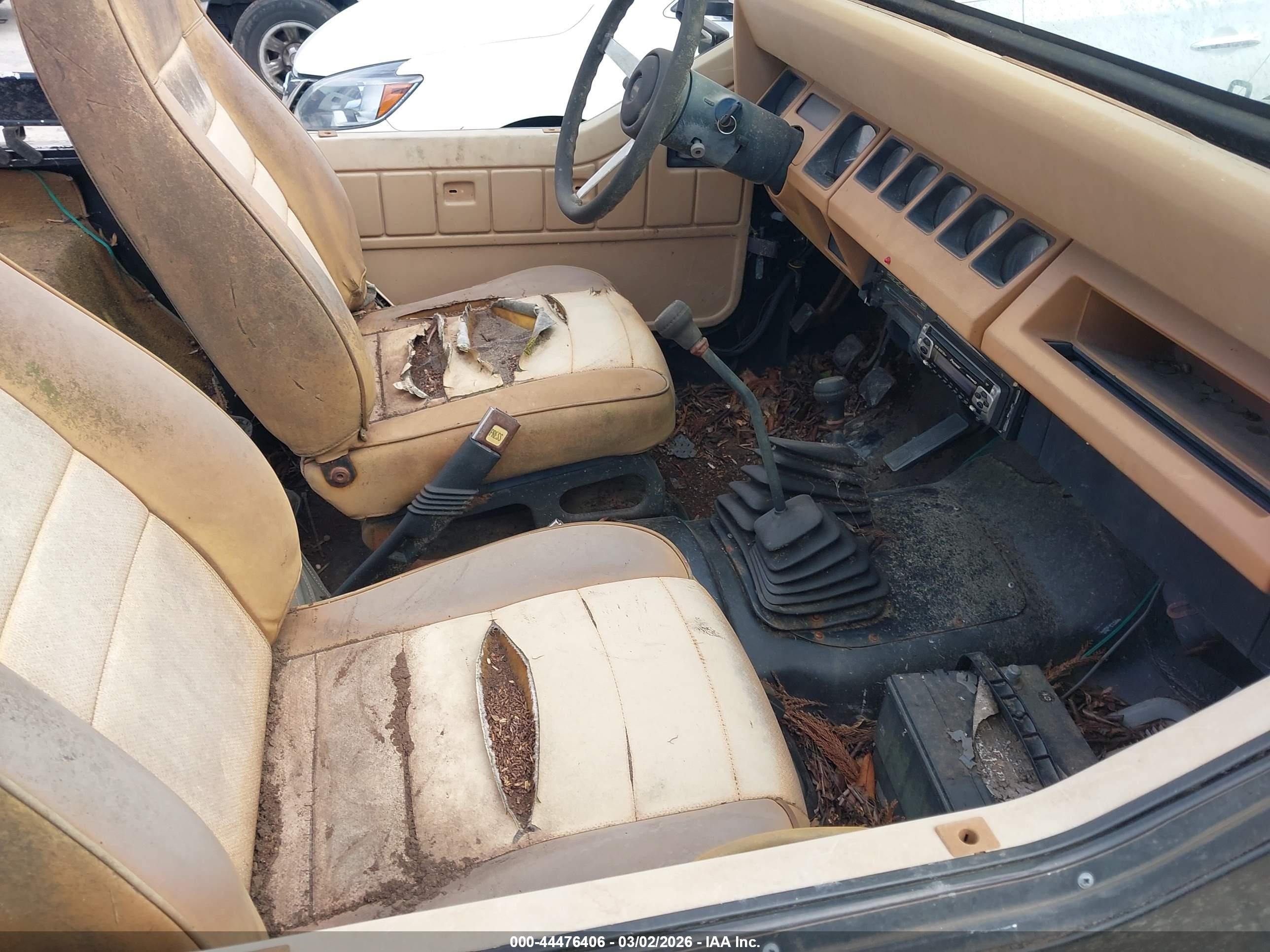 1993 Jeep Wrangler / Yj S Черный vin: 1J4FY19PXPP239849