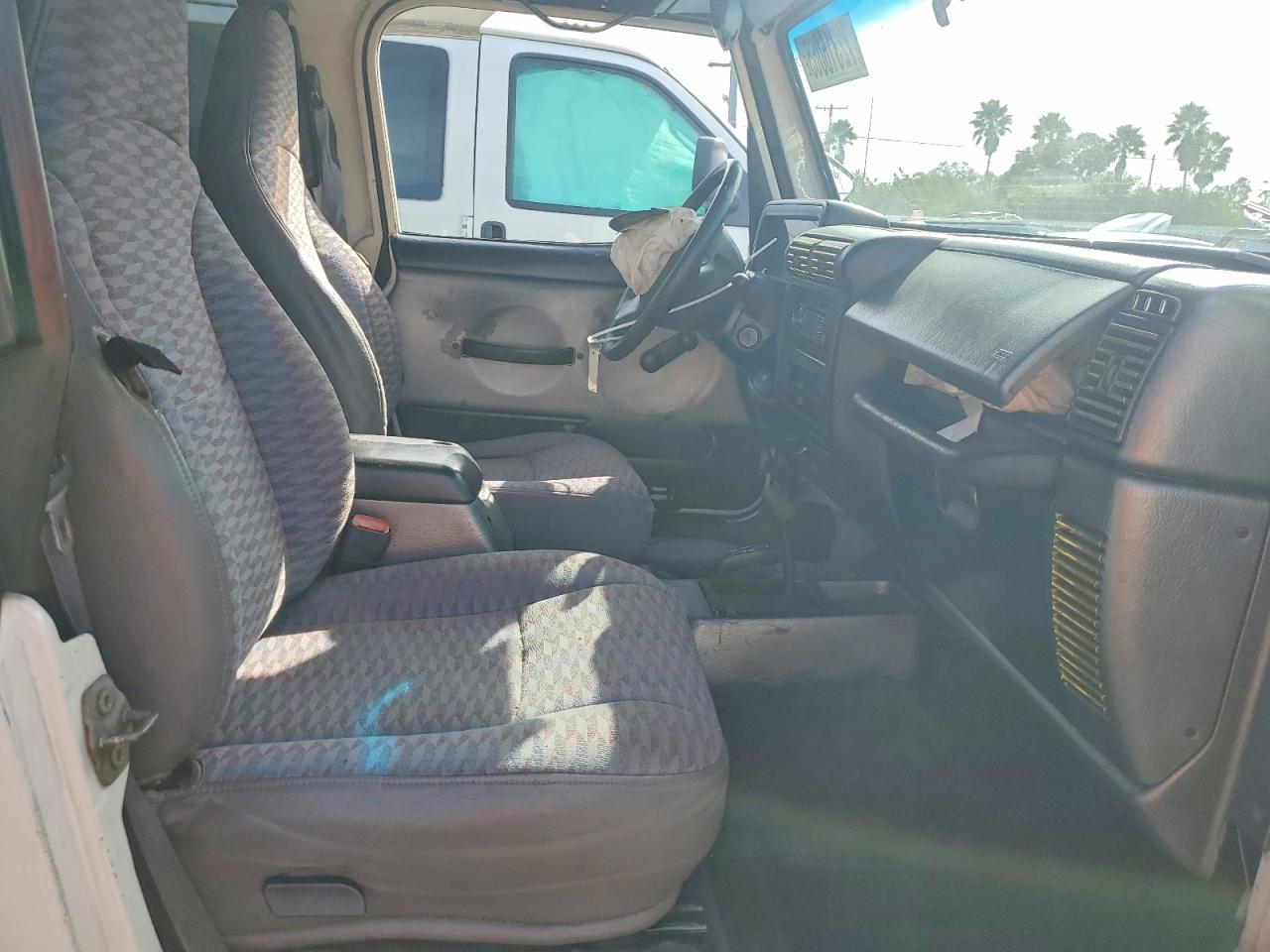 1998 Jeep Wrangler / Tj Sport Белый vin: 1J4FY19S0WP735519