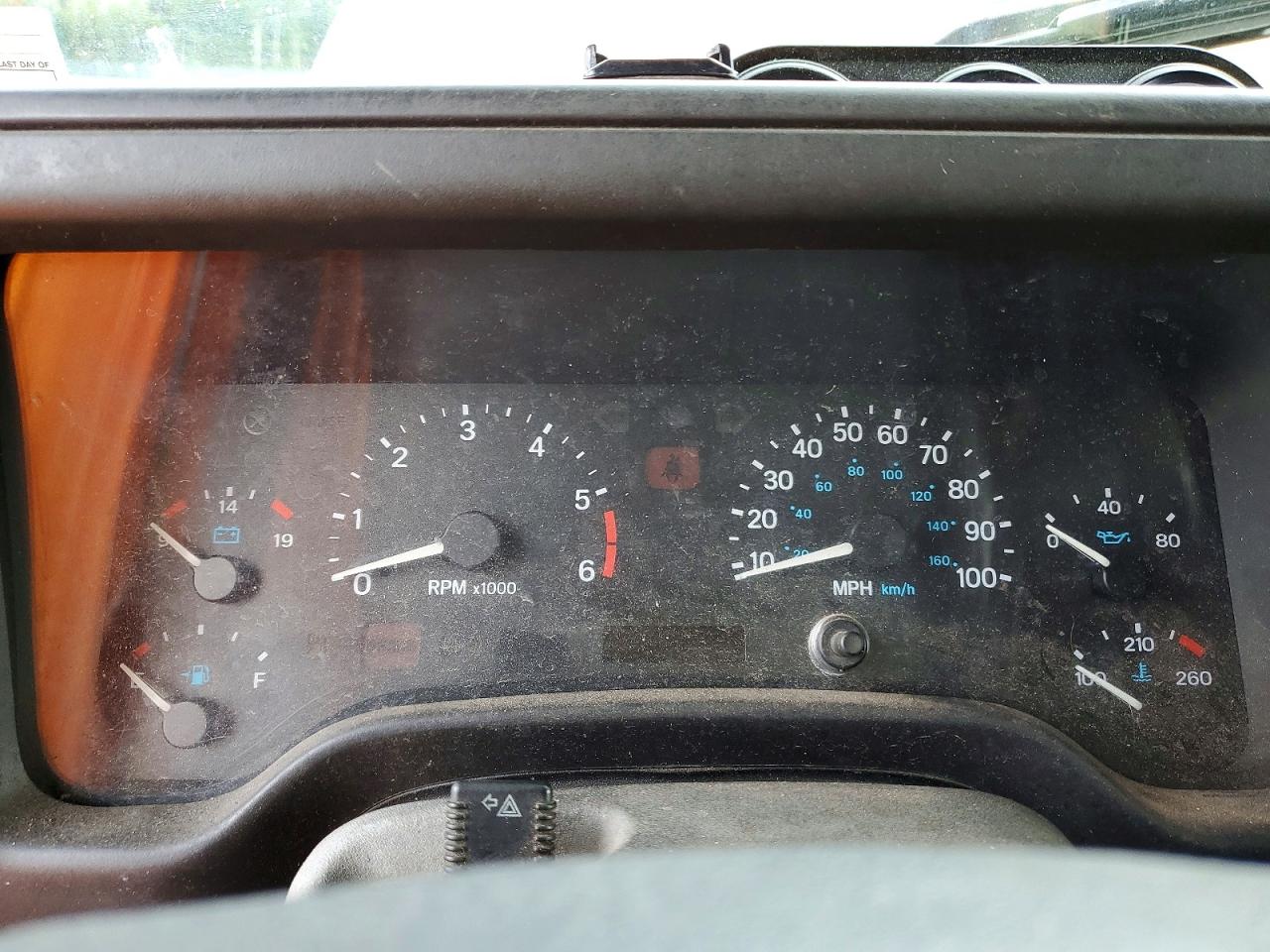 1999 Jeep Wrangler / Tj Sport Burgundy vin: 1J4FY19S5XP401035
