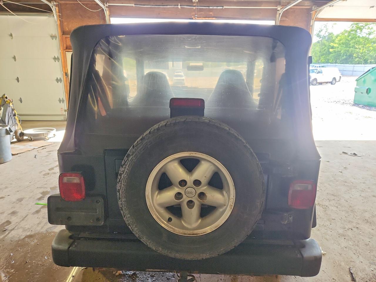 1999 Jeep Wrangler / Tj Se Black vin: 1J4FY29P3XP466242