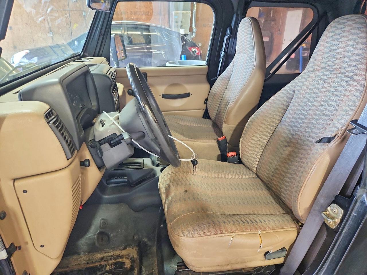 1999 Jeep Wrangler / Tj Se Black vin: 1J4FY29P3XP466242