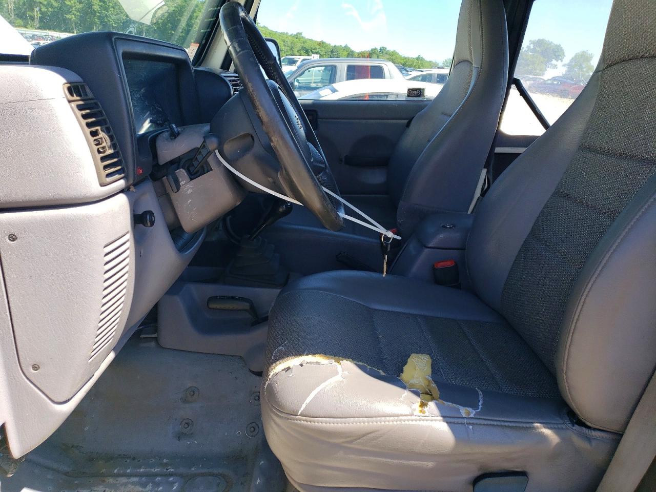 1998 Jeep Wrangler White vin: 1J4FY29P5WP765620