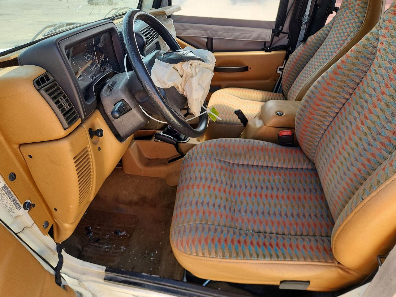 1997 Jeep Wrangler / Tj Se White vin: 1J4FY29P6VP440618
