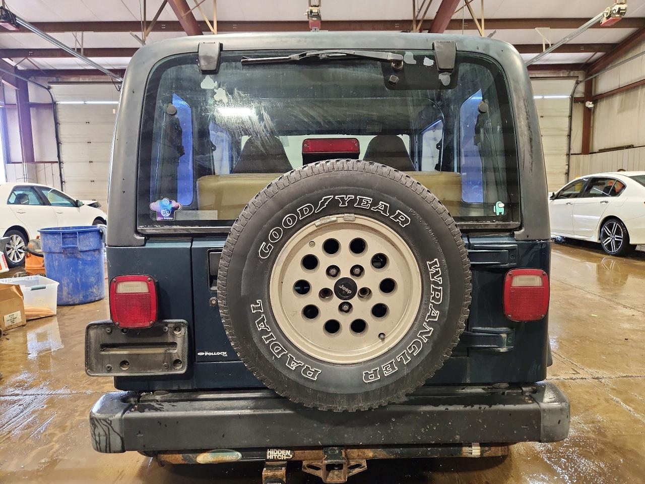 1998 Jeep Wrangler / Tj Se Black vin: 1J4FY29P8WP706593