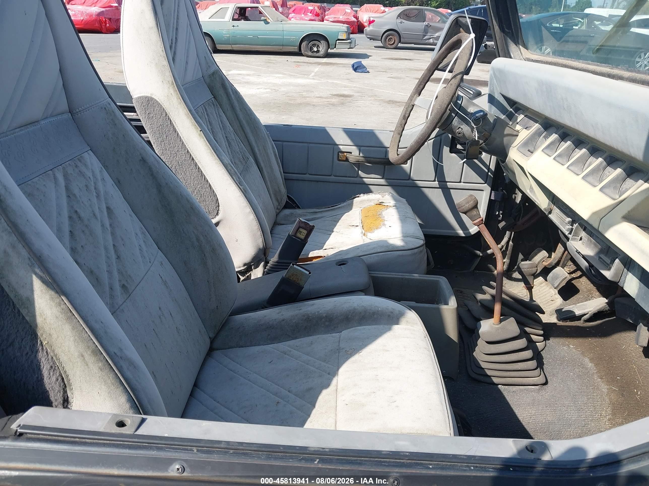 1994 Jeep Wrangler / Yj Se Black vin: 1J4FY29S2RP425673