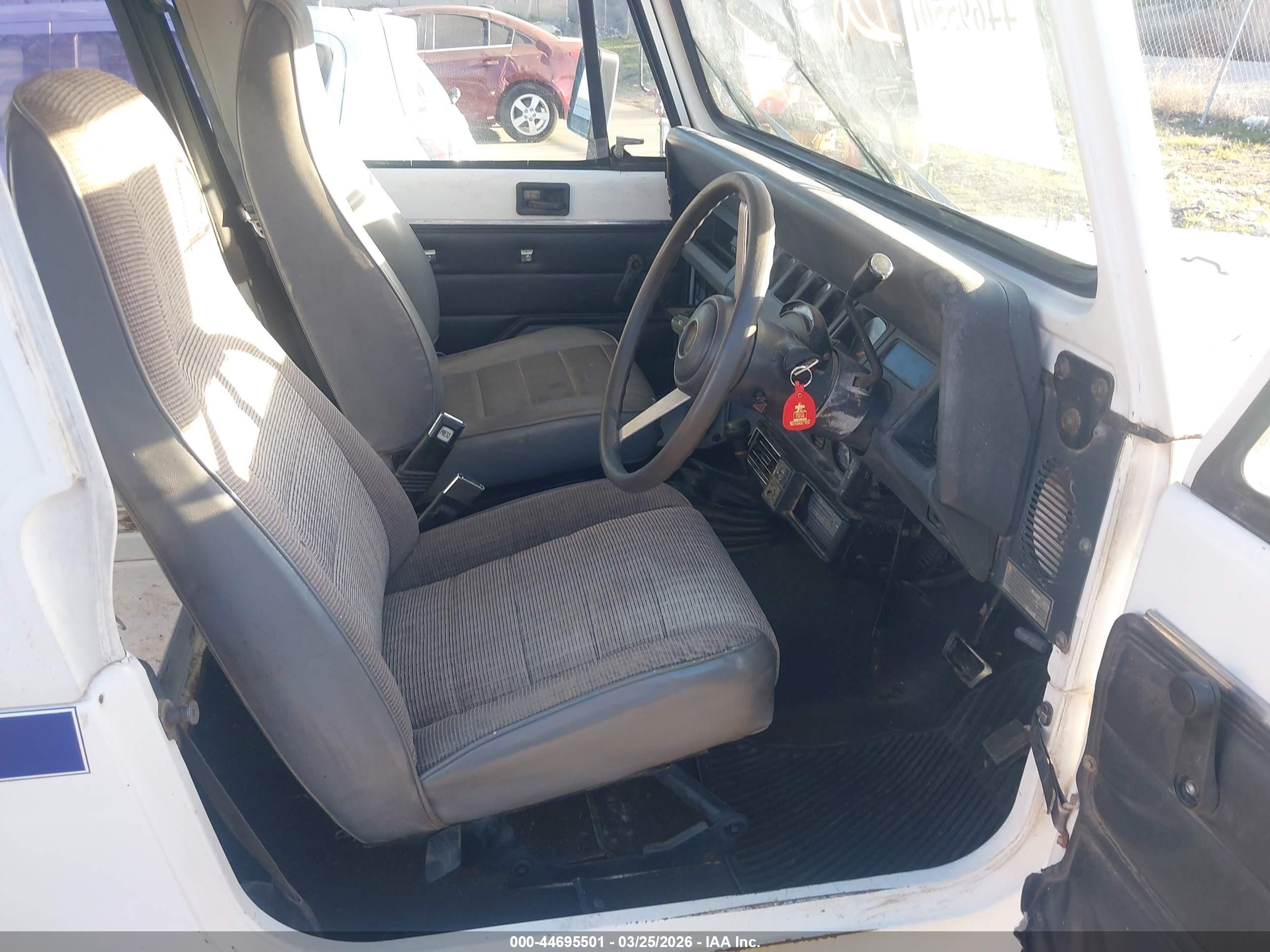 1994 Jeep Wrangler / Yj Se White vin: 1J4FY29S9RP415948