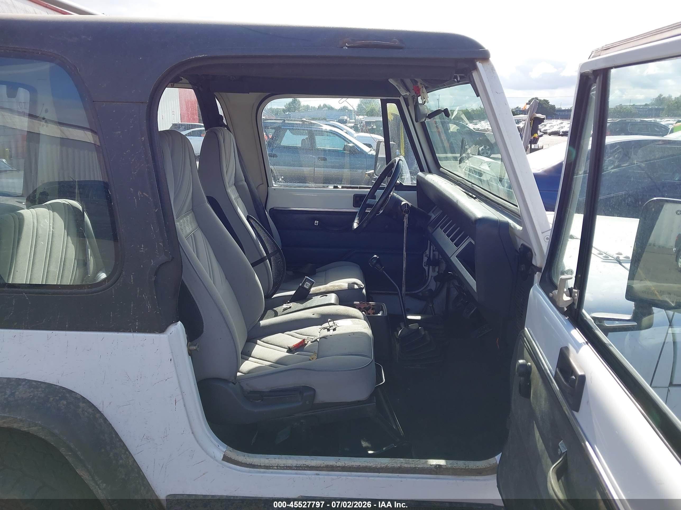 1994 Jeep Wrangler / Yj Se White vin: 1J4FY29SXRP467511