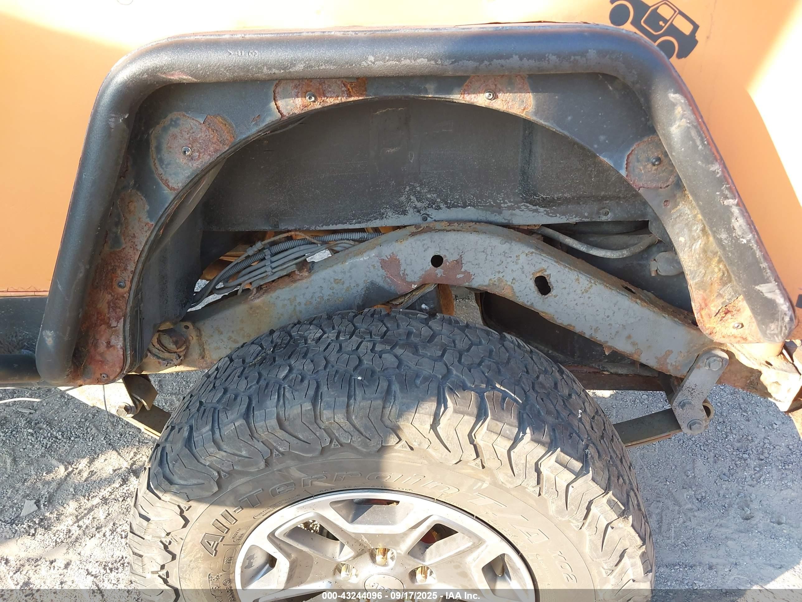 1993 Jeep Wrangler / Yj Sahara Оранжевый vin: 1J4FY49S2PP262662
