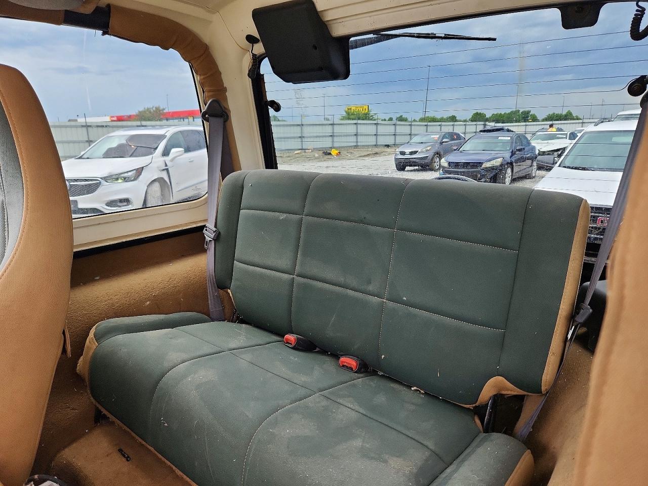 1998 Jeep Wrangler / Tj Sahara Black vin: 1J4FY49S2WP733997