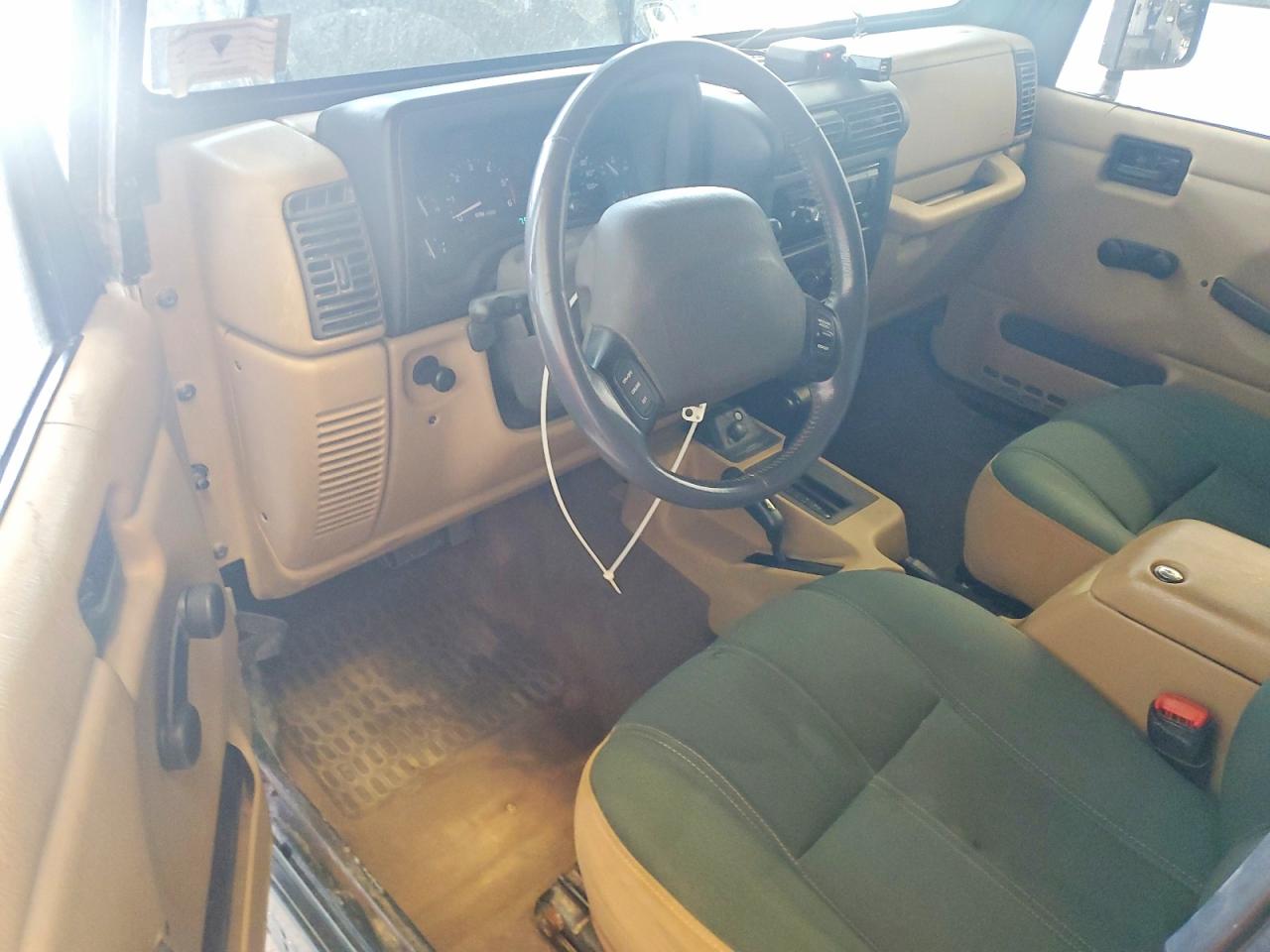 1999 Jeep Wrangler / Tj Sahara Зеленый vin: 1J4FY49S2XP470153