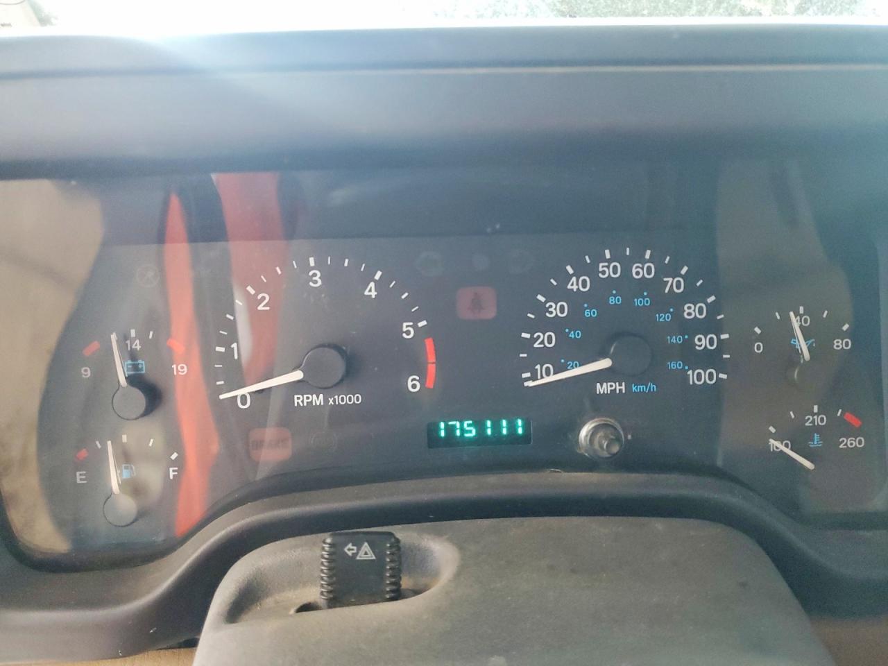 1999 Jeep Wrangler / Tj Sahara Зеленый vin: 1J4FY49S2XP470153
