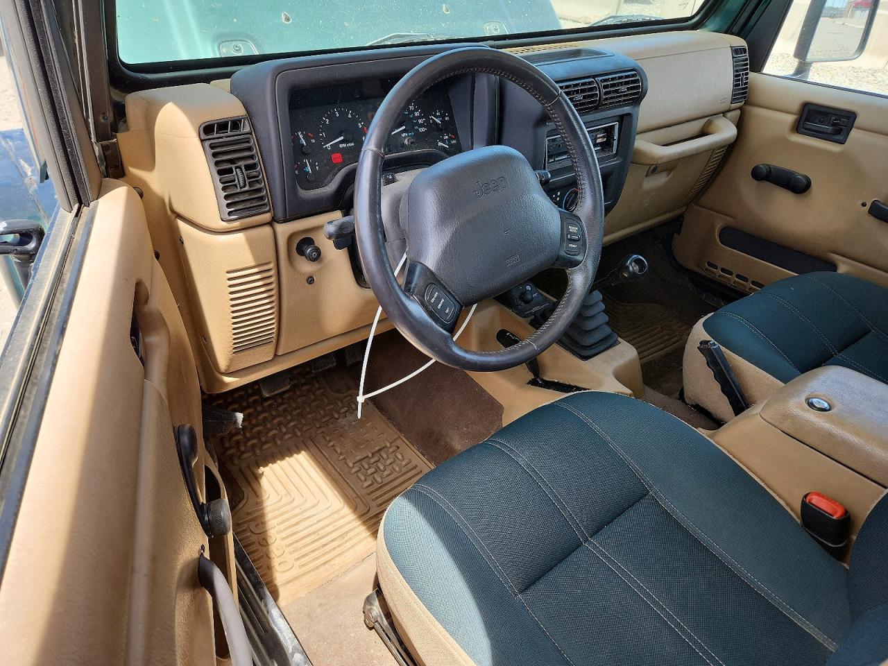 1999 Jeep Wrangler / Tj Sahara Green vin: 1J4FY49S3XP433046
