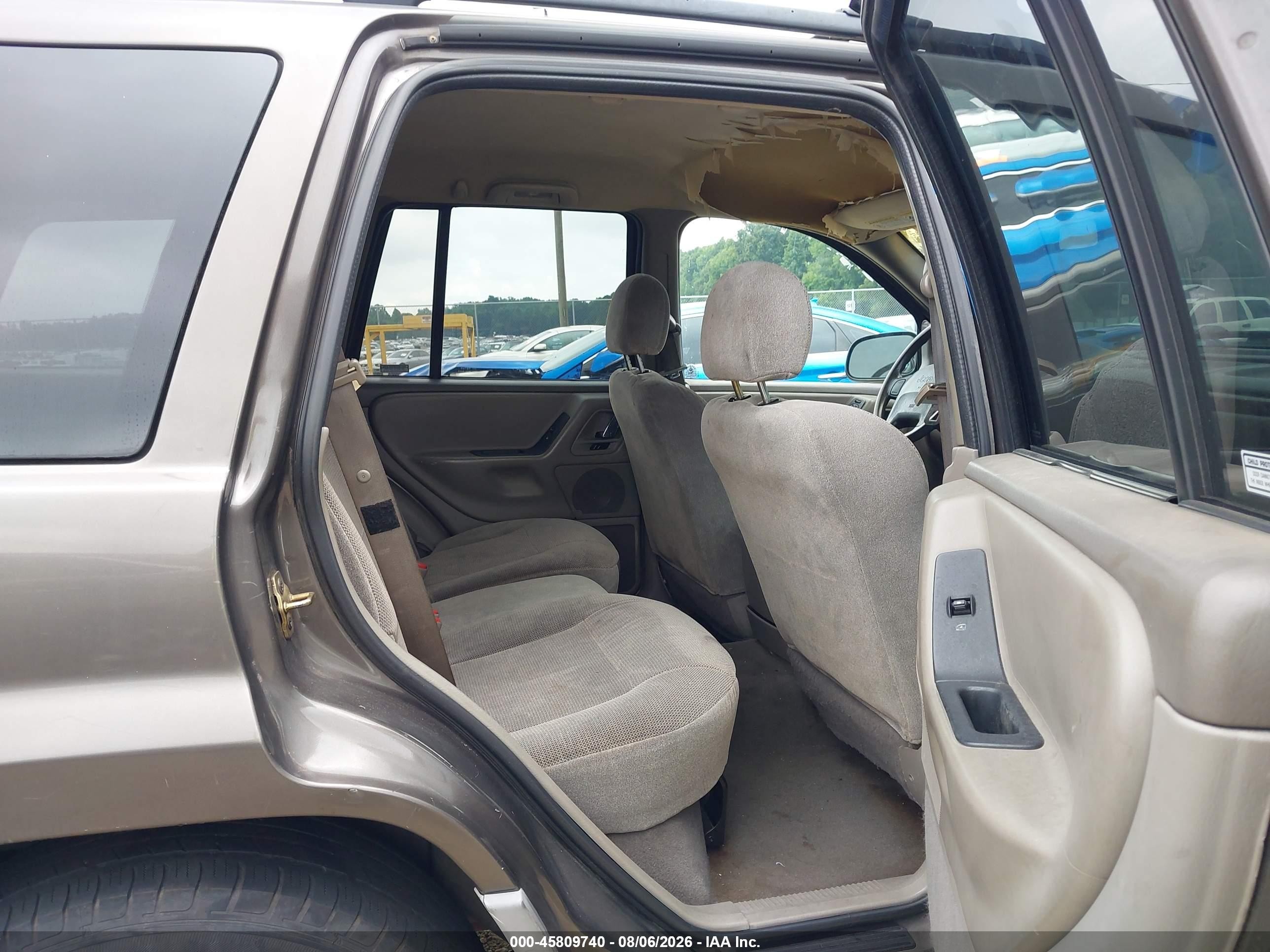 2000 Jeep Grand Cherokee Laredo Gray vin: 1J4G248S3YC228052