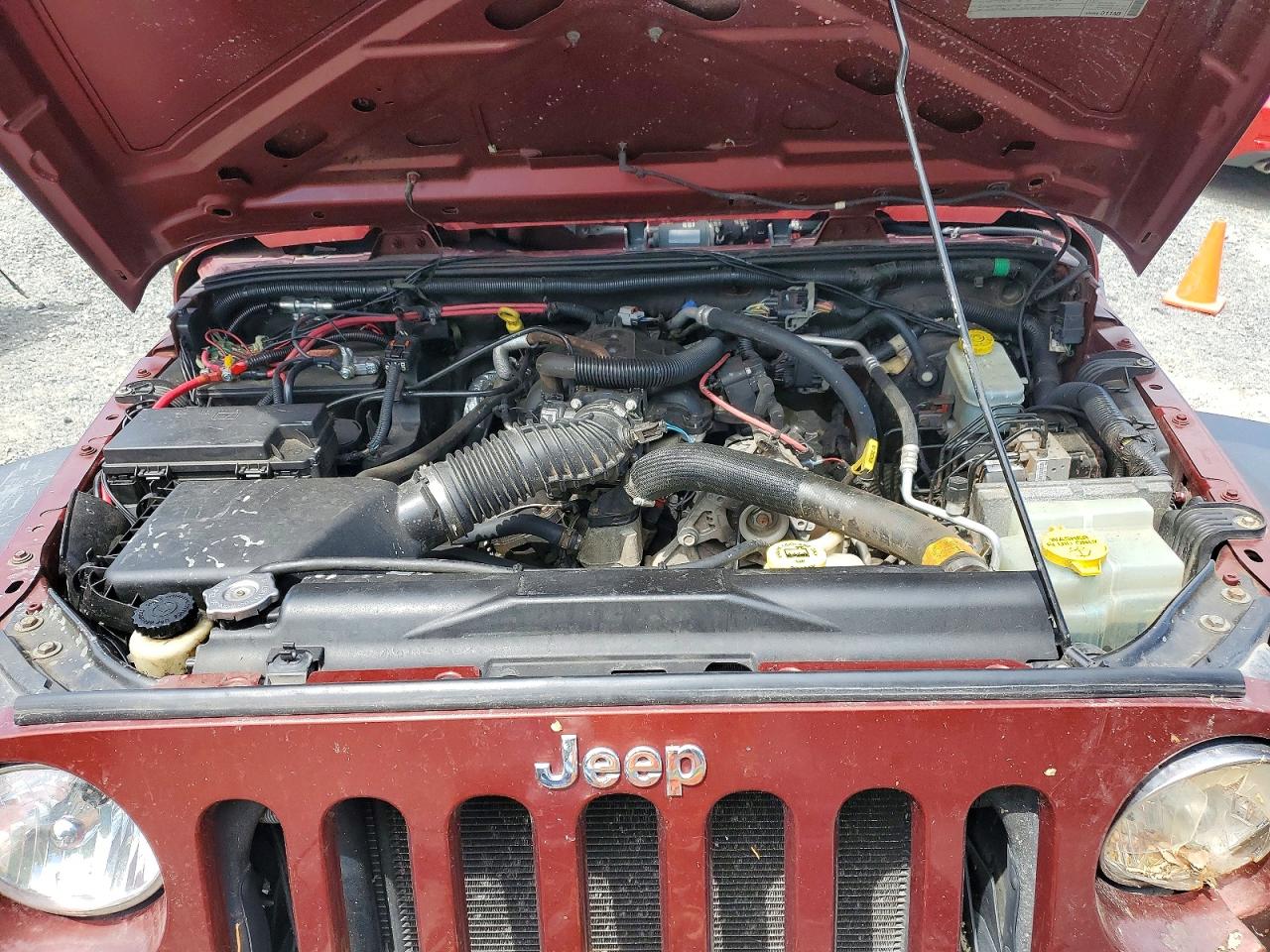 2010 Jeep Wrangler Sport Red vin: 1J4GA2D10AL103830