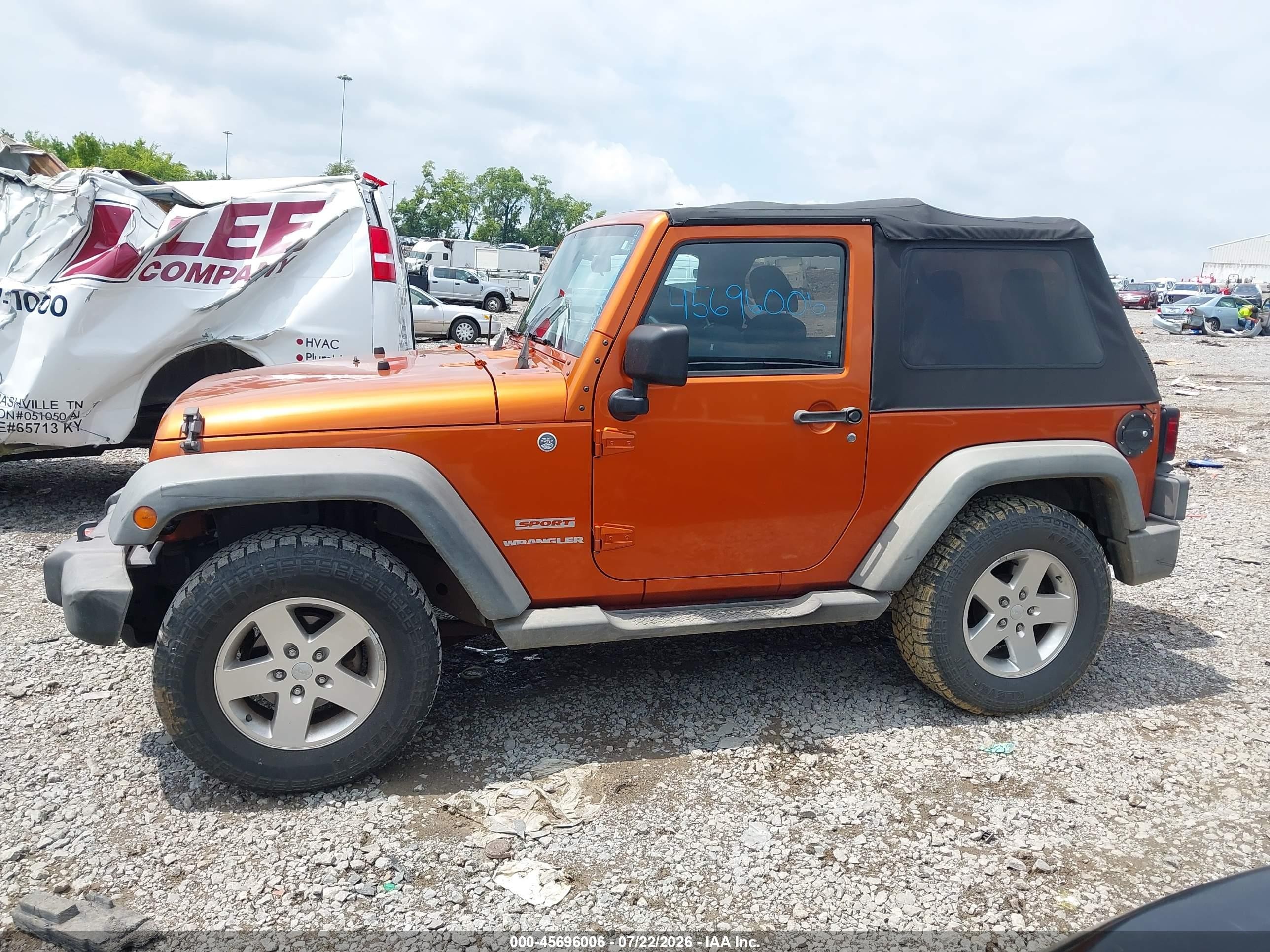 2011 Jeep Wrangler Sport Orange vin: 1J4GA2D10BL620255
