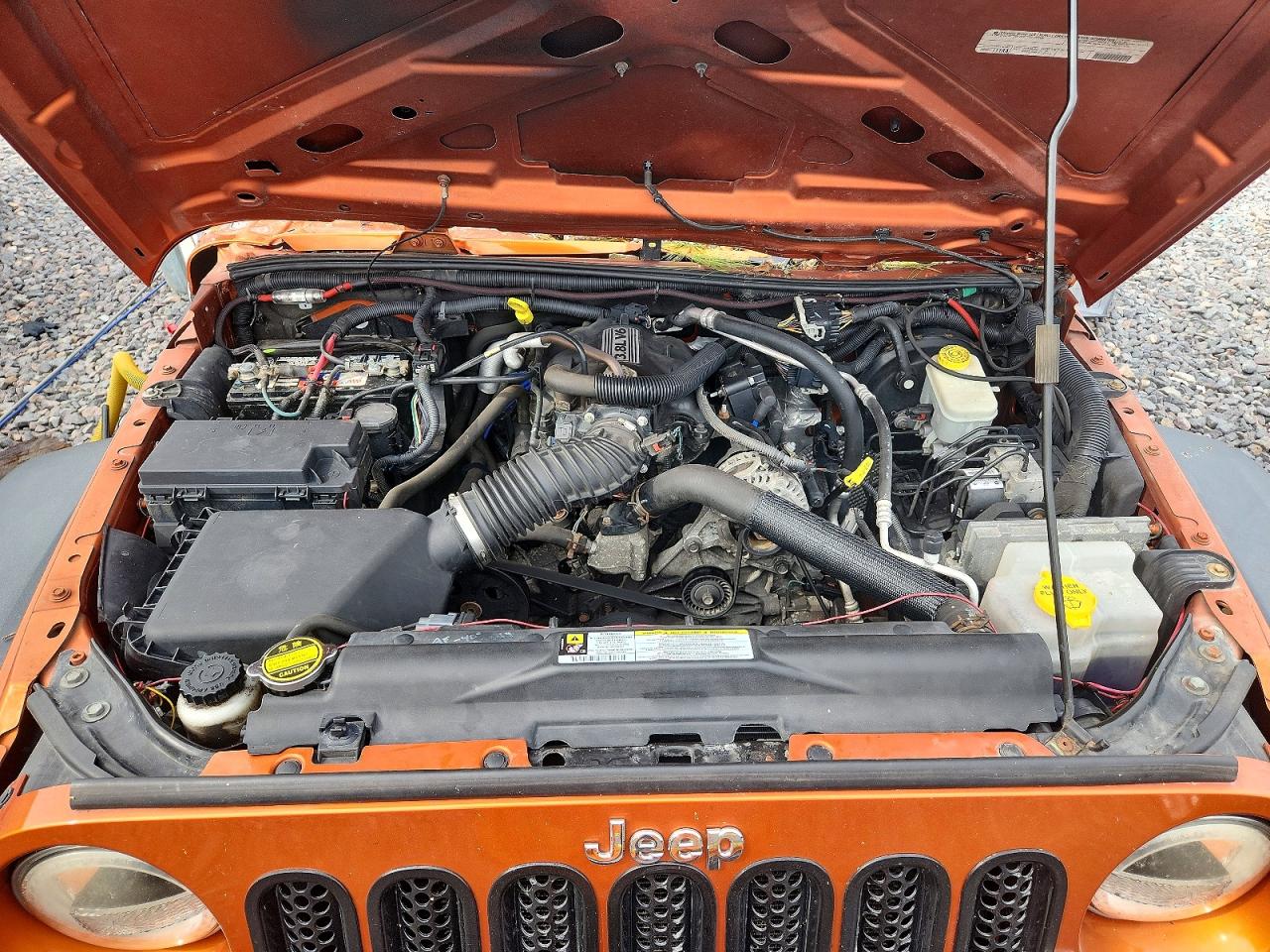 2011 Jeep Wrangler Sport Orange vin: 1J4GA2D10BL625925